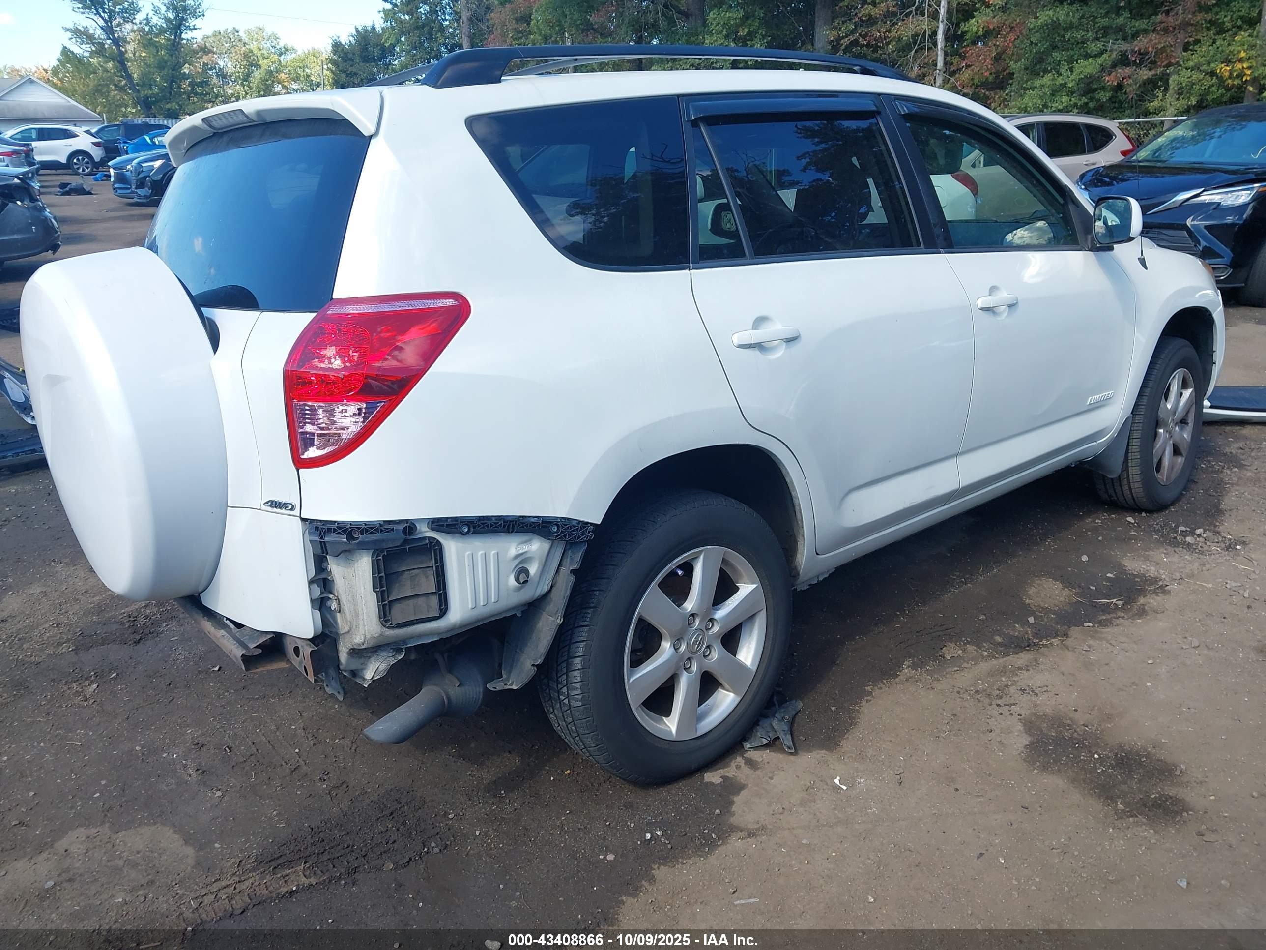 TOYOTA RAV4 image 4