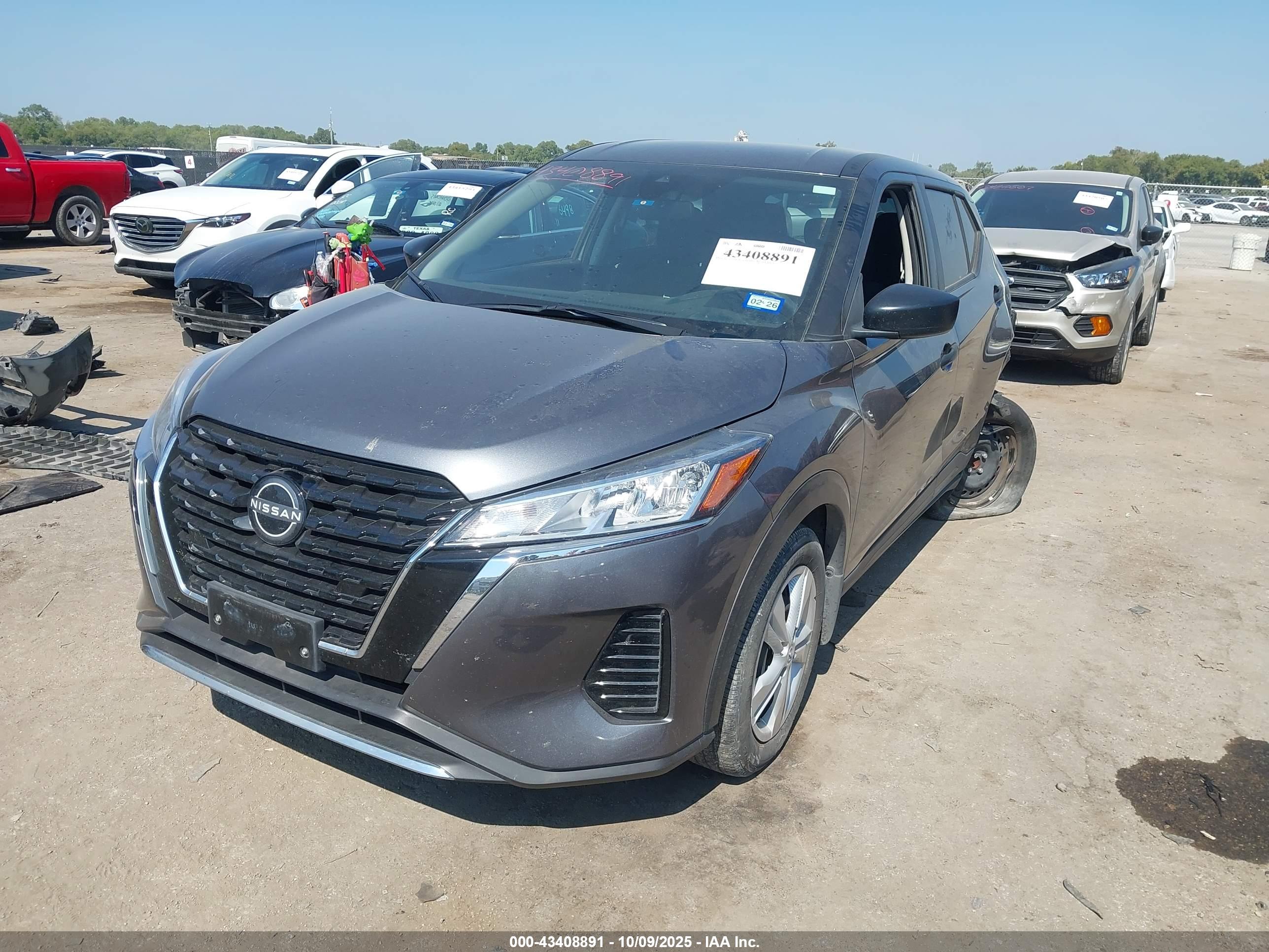 NISSAN KICKS image 2