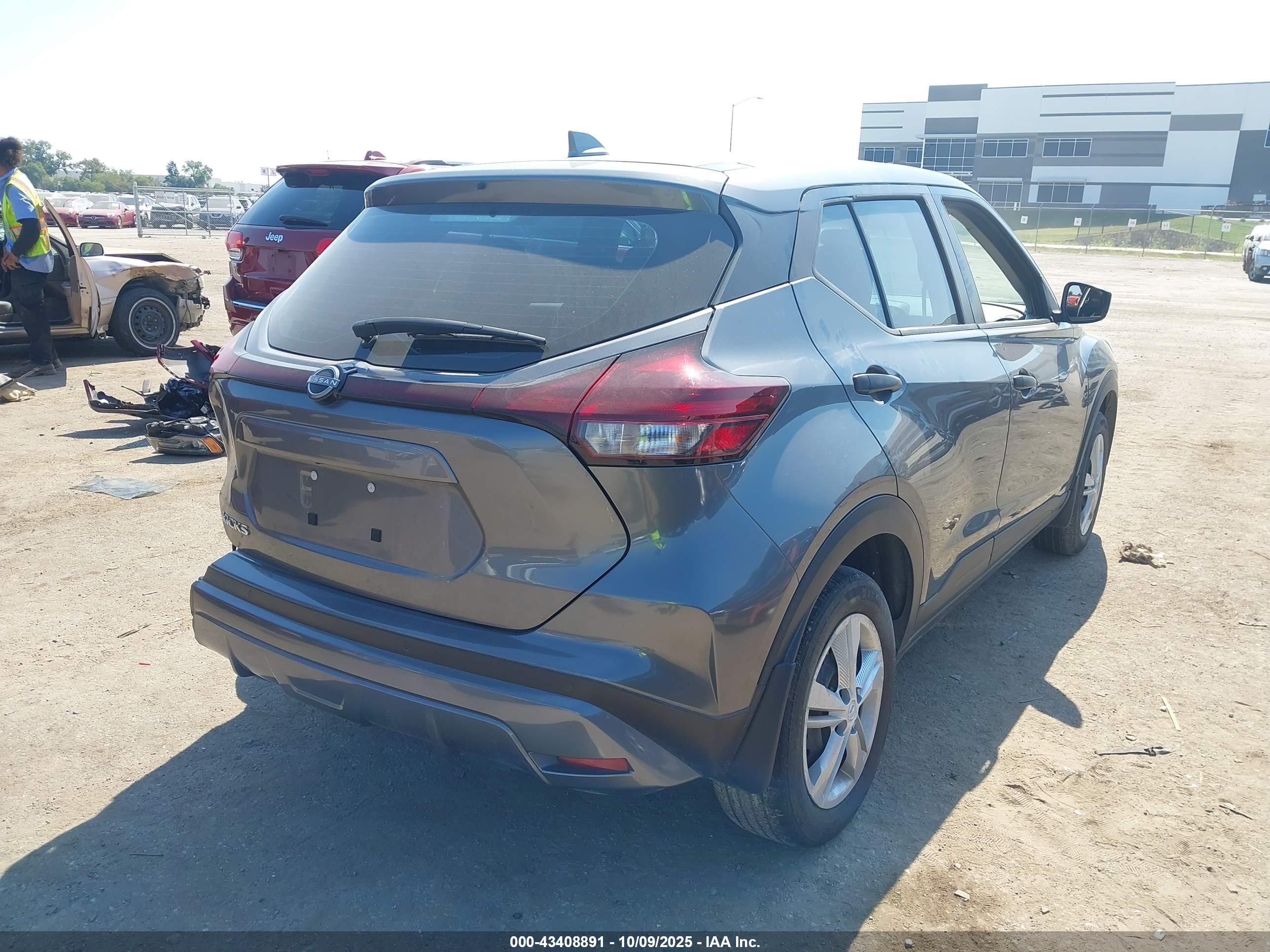 NISSAN KICKS image 4