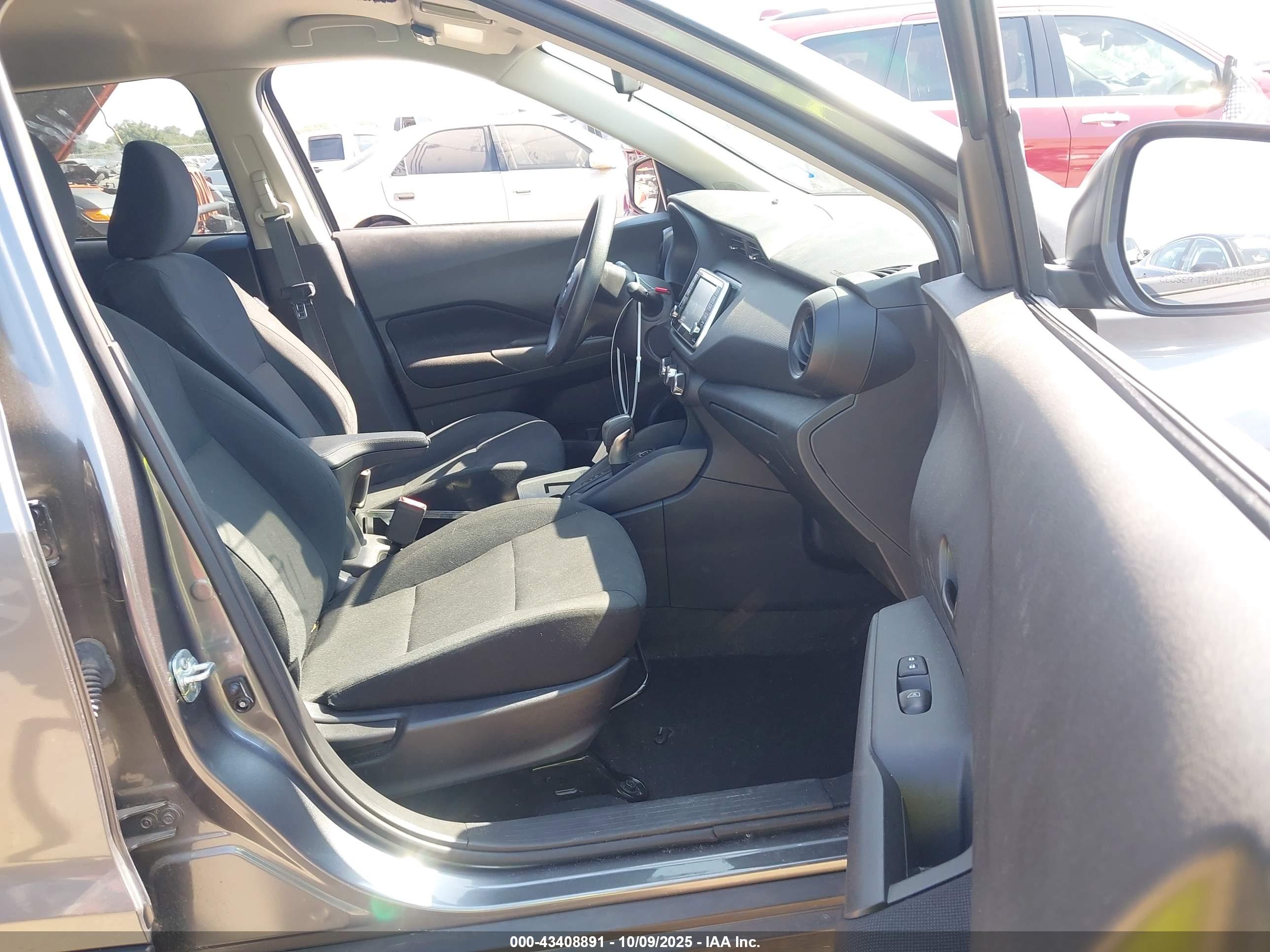 NISSAN KICKS image 5