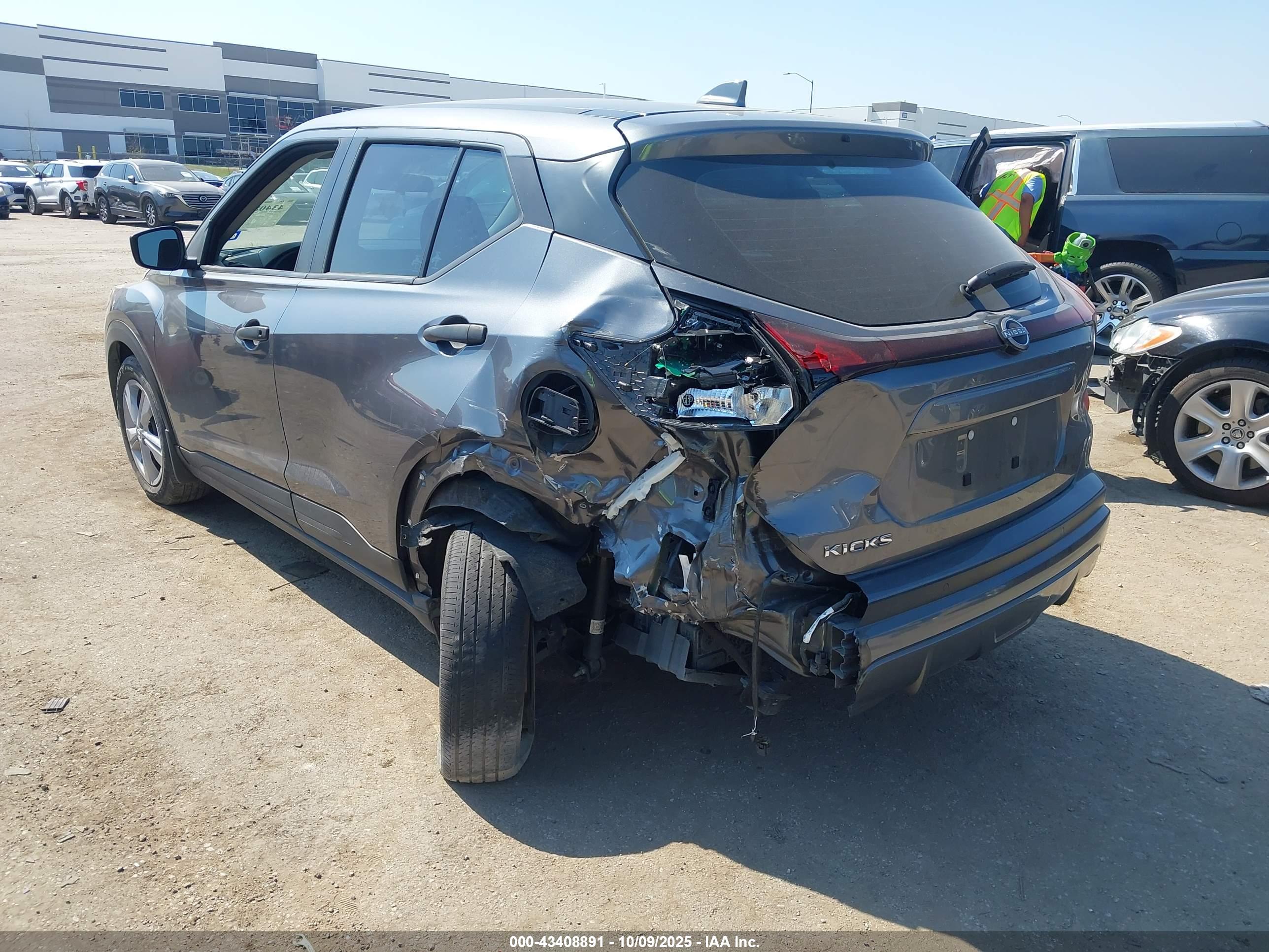 NISSAN KICKS image 6