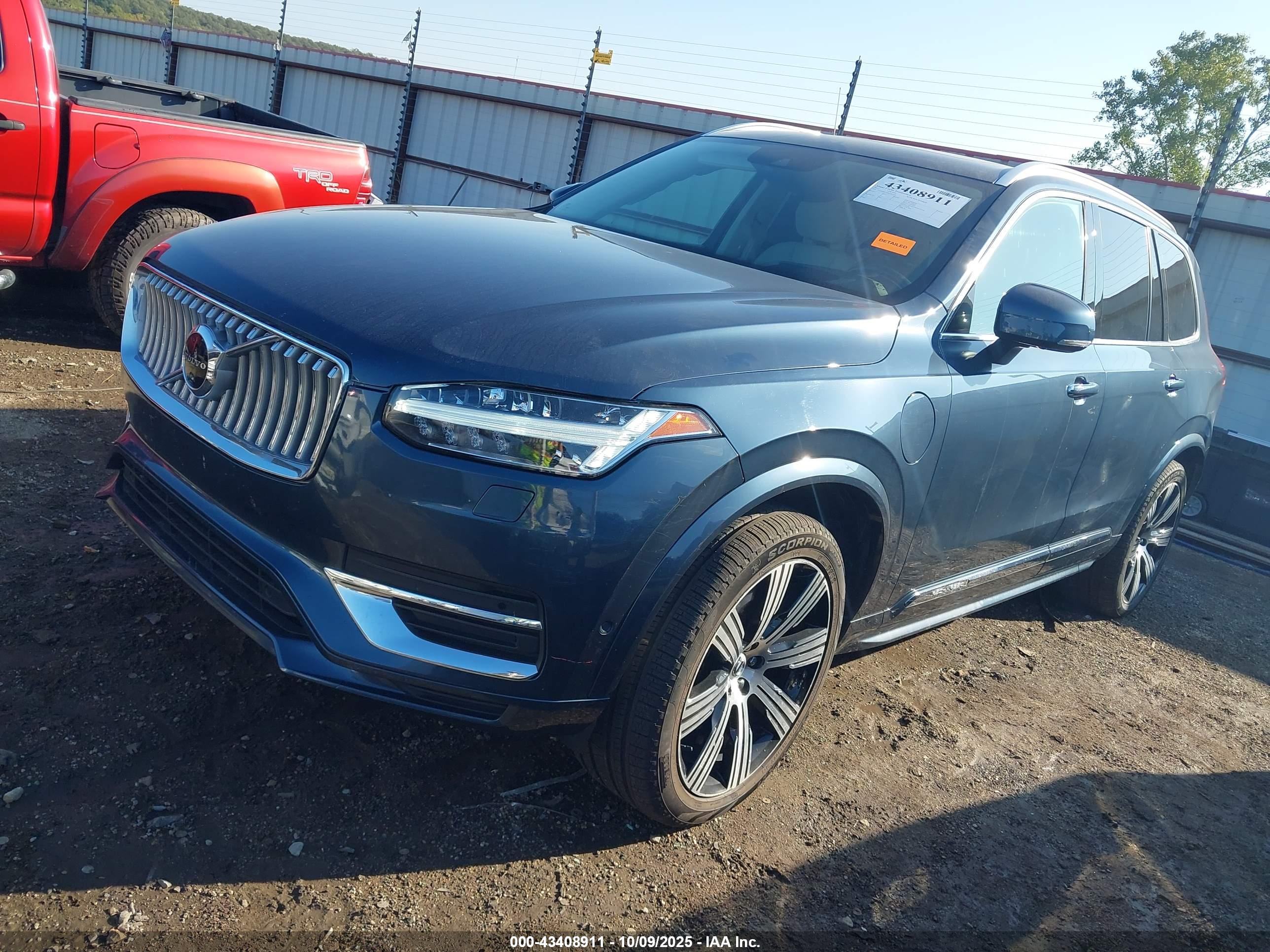 VOLVO XC90 image 2