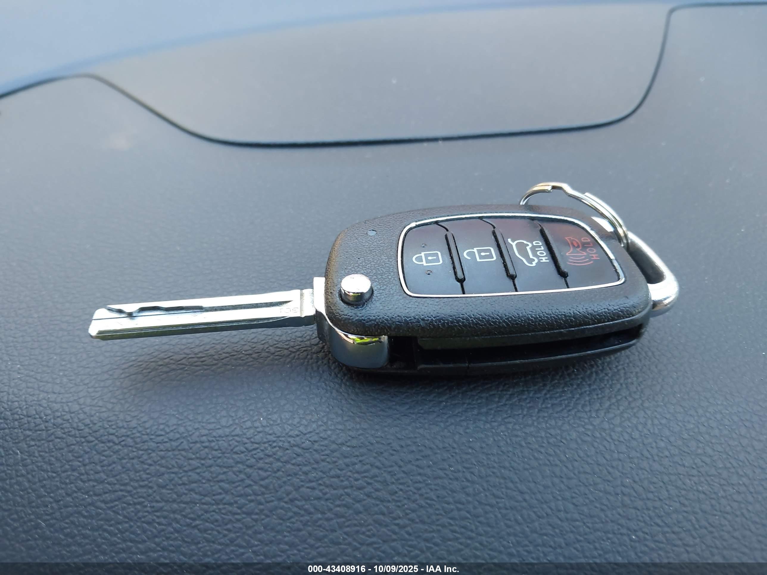 HYUNDAI TUCSON image 11