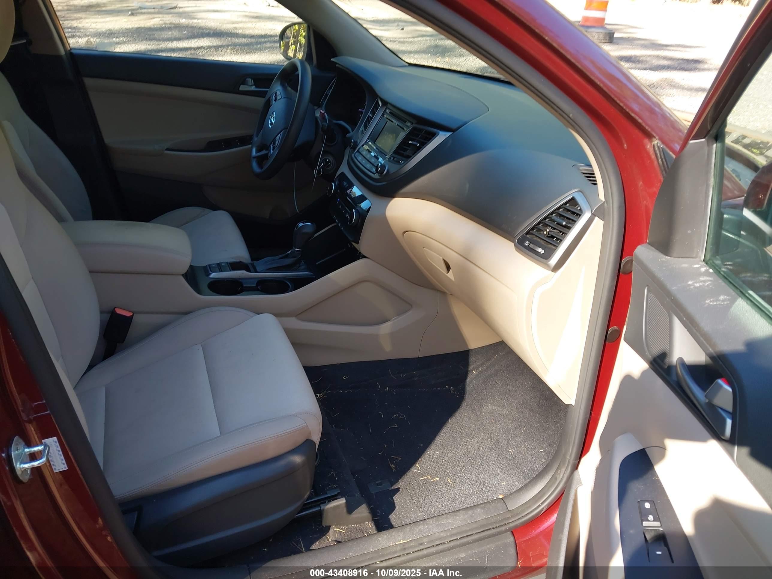 HYUNDAI TUCSON image 5