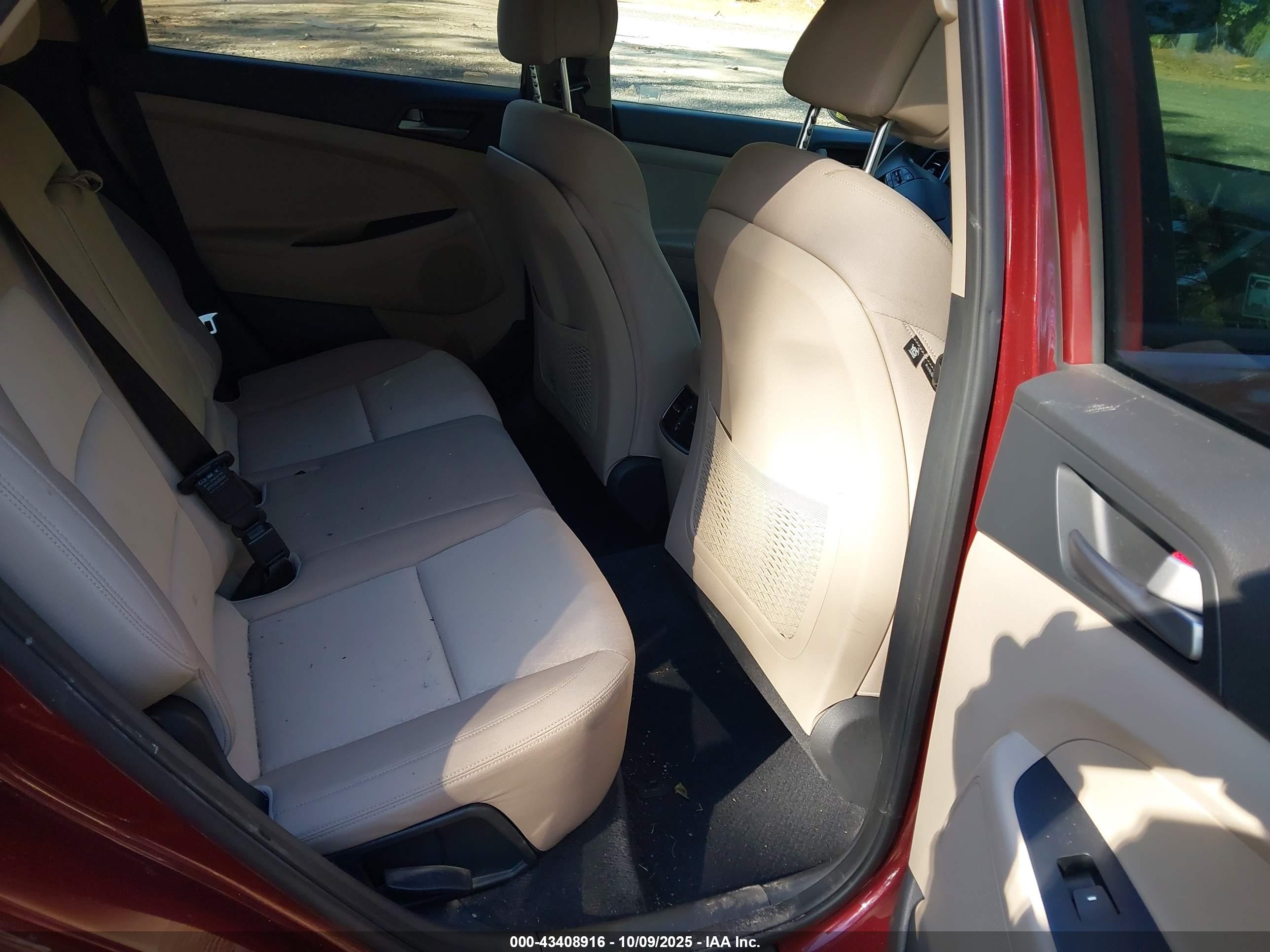 HYUNDAI TUCSON image 8