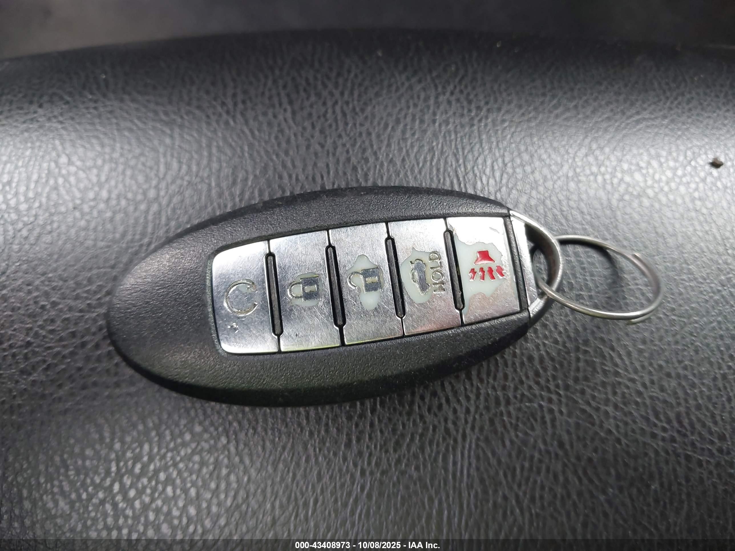 NISSAN MAXIMA image 11