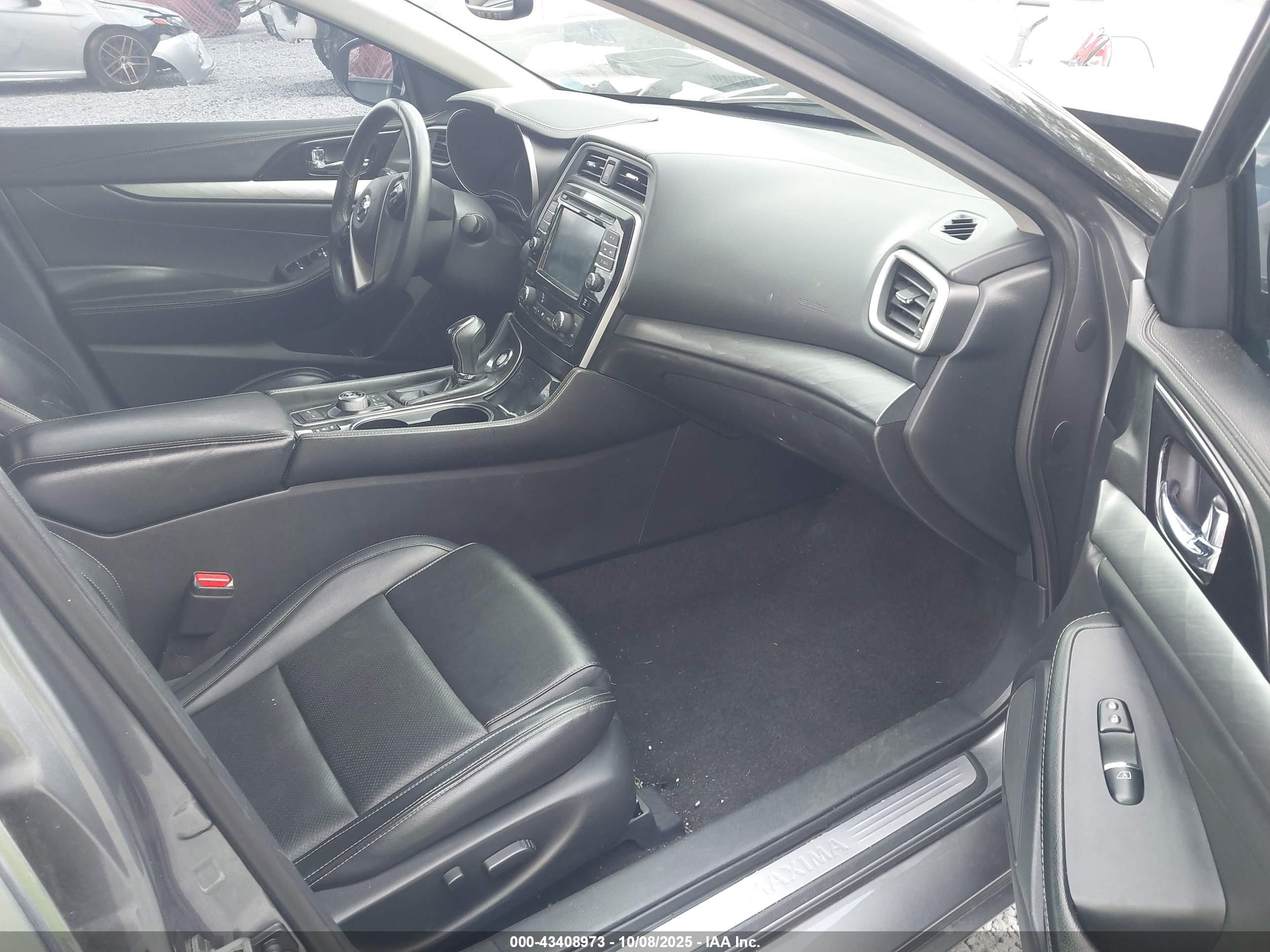 NISSAN MAXIMA image 5