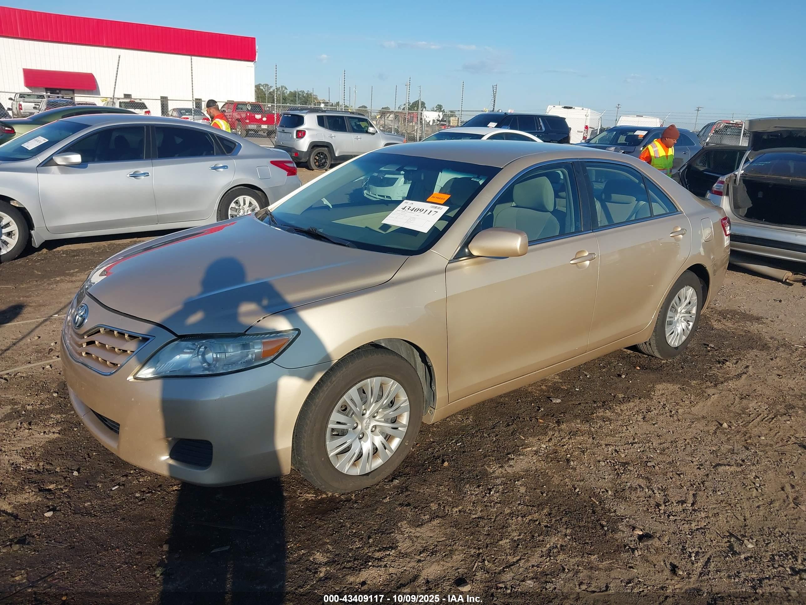 TOYOTA CAMRY image 2