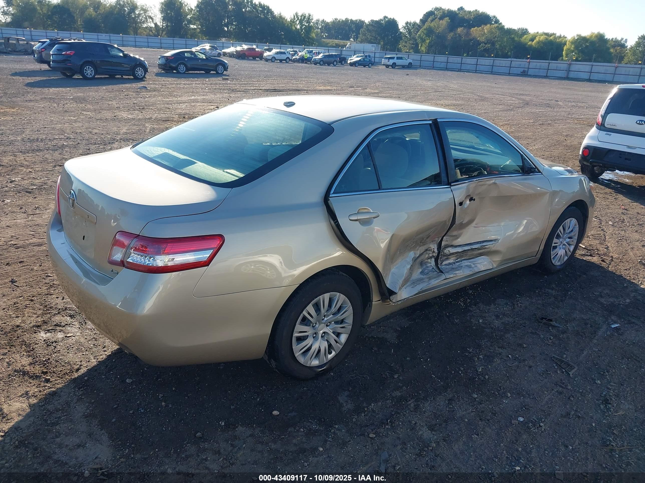 TOYOTA CAMRY image 4