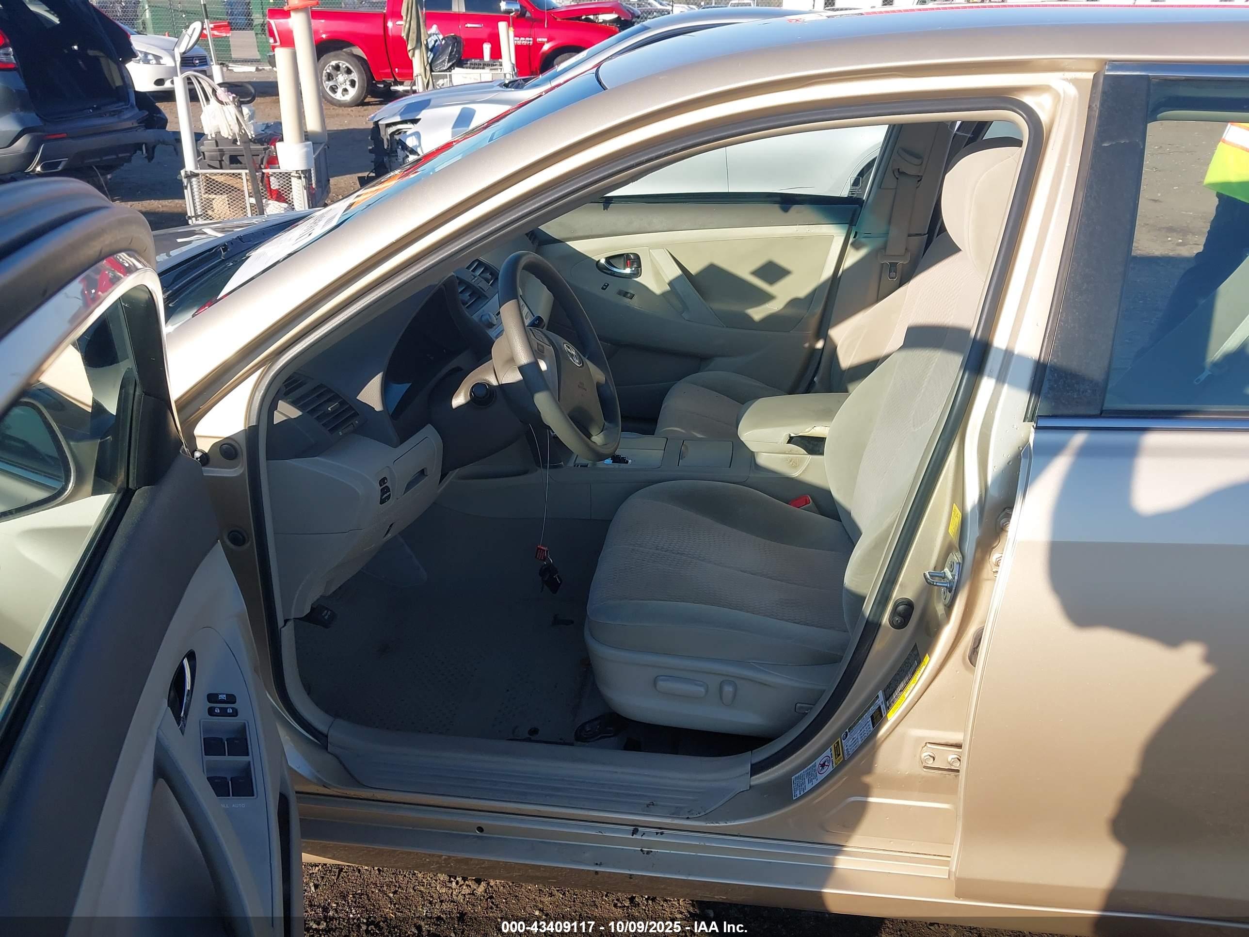 TOYOTA CAMRY image 5