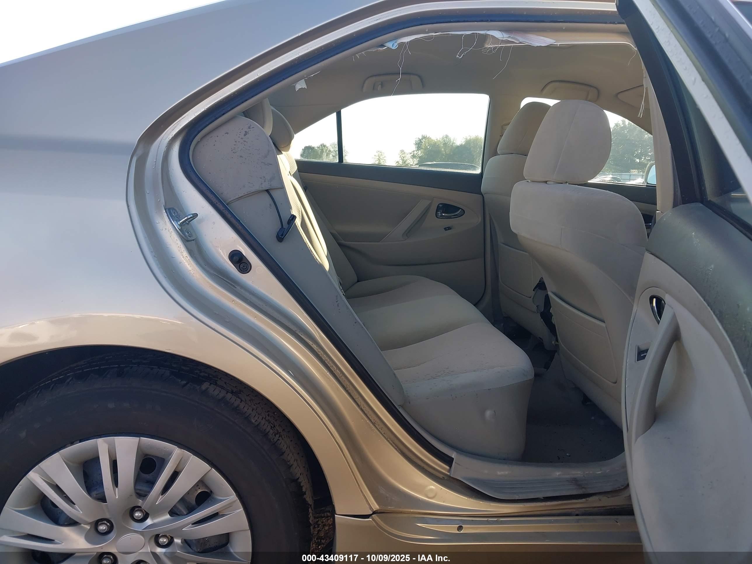 TOYOTA CAMRY image 8