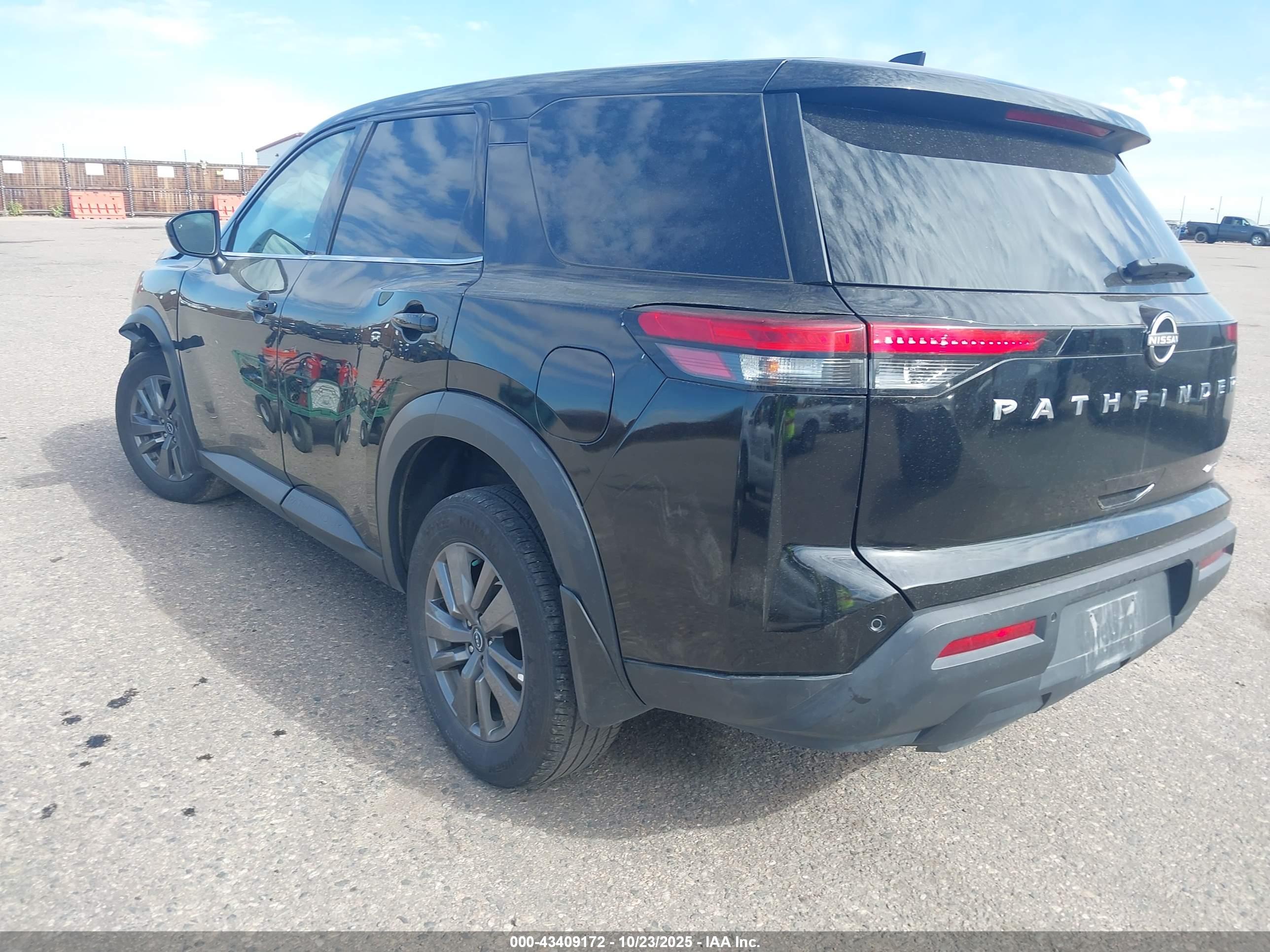 NISSAN PATHFINDER image 3