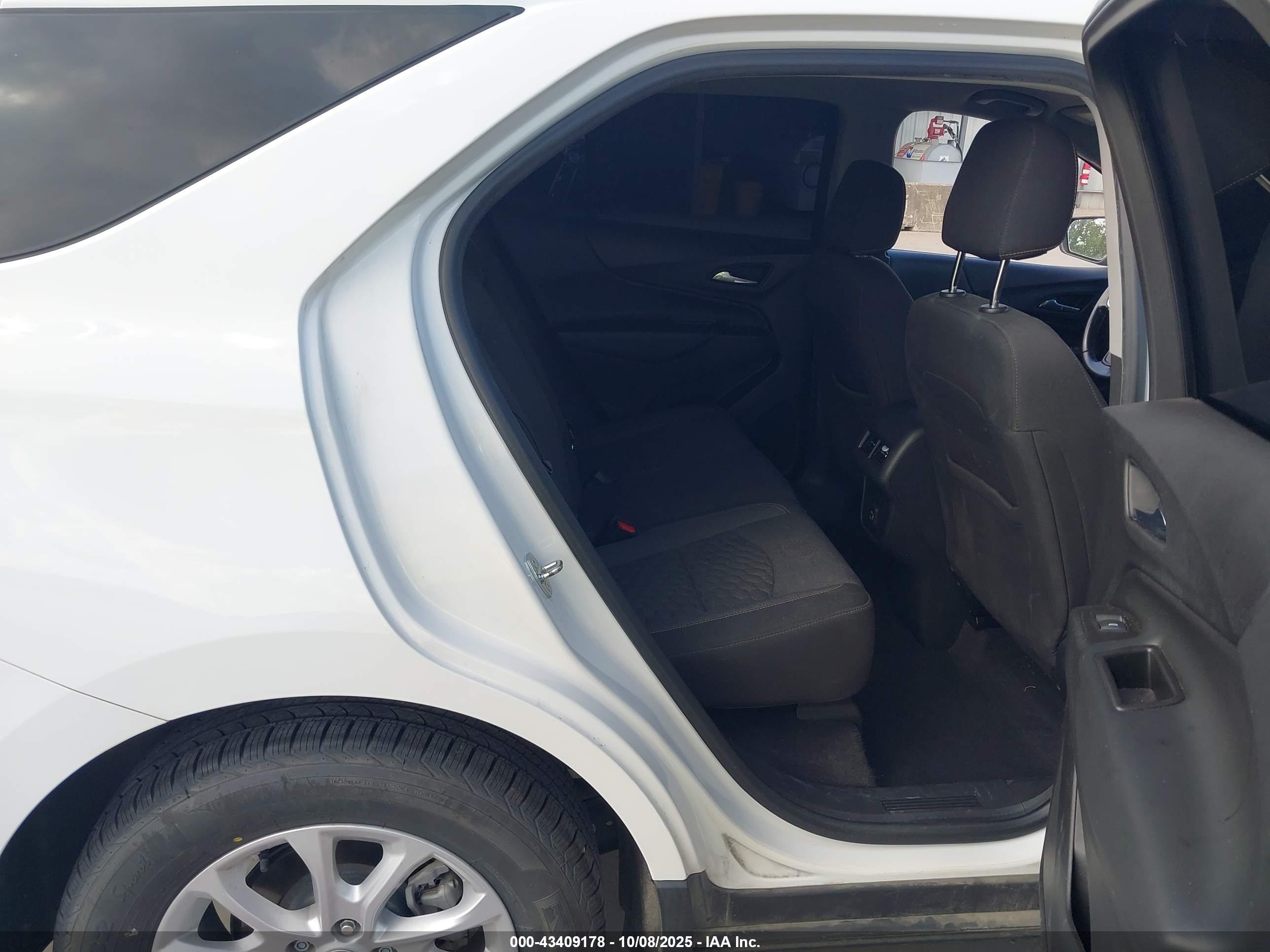CHEVROLET EQUINOX image 8