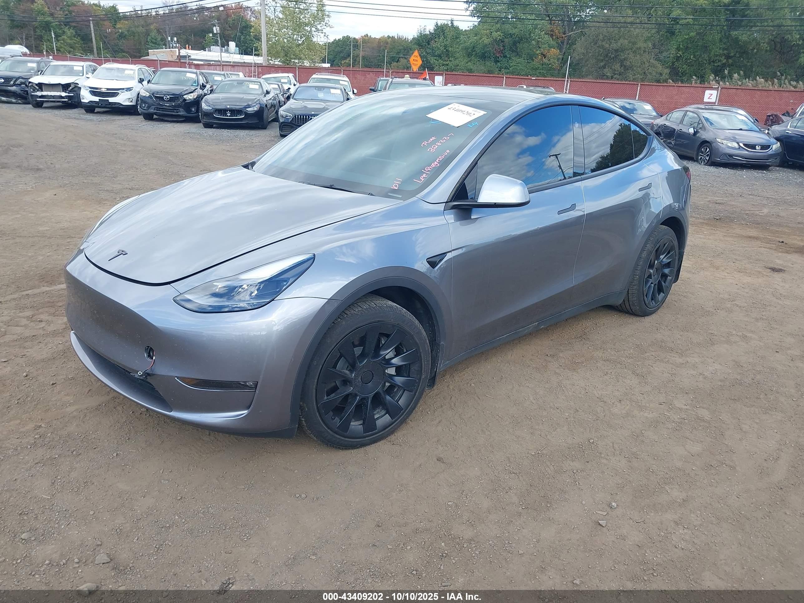 TESLA MODEL image 2