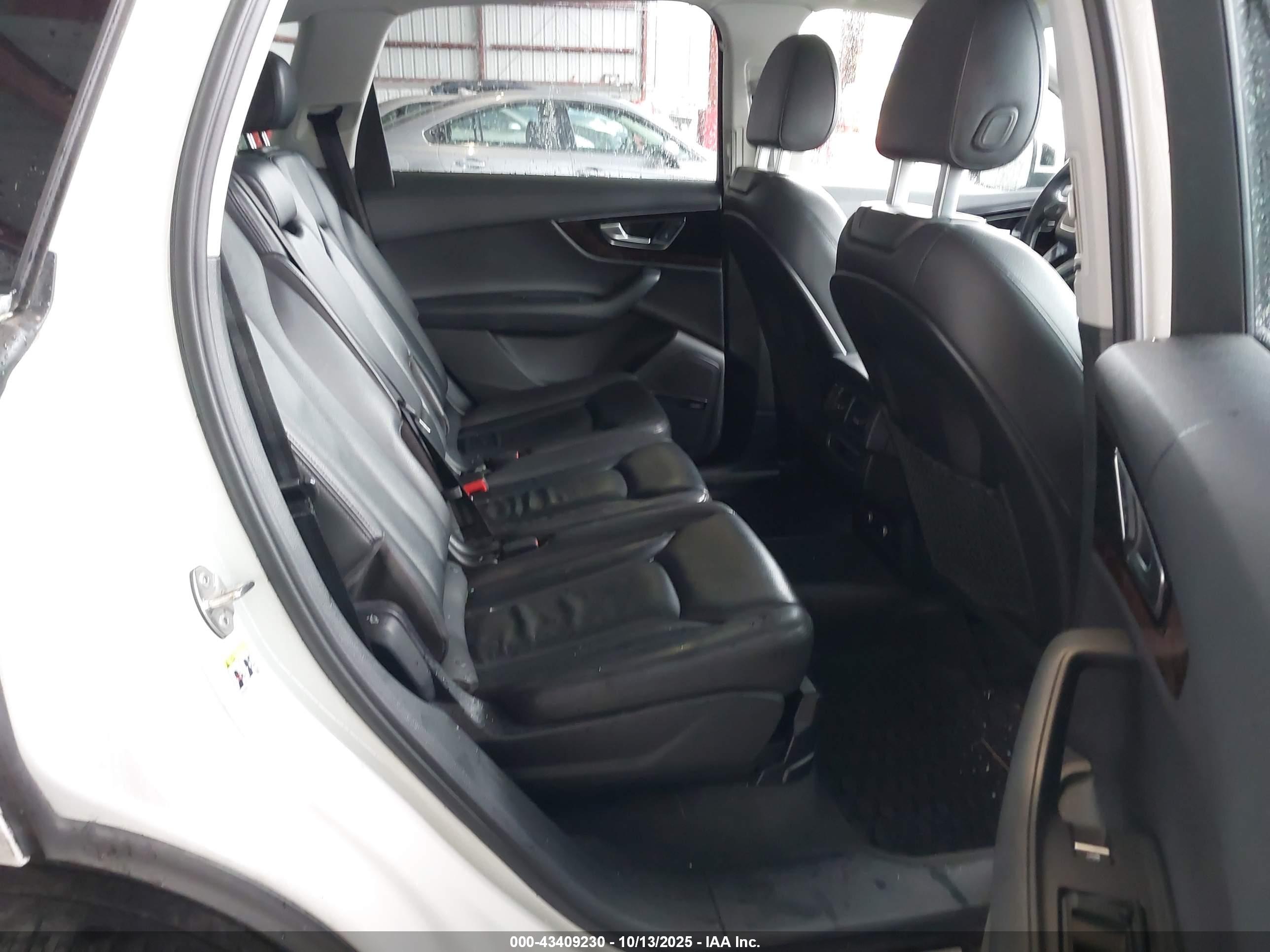 AUDI Q7 image 8