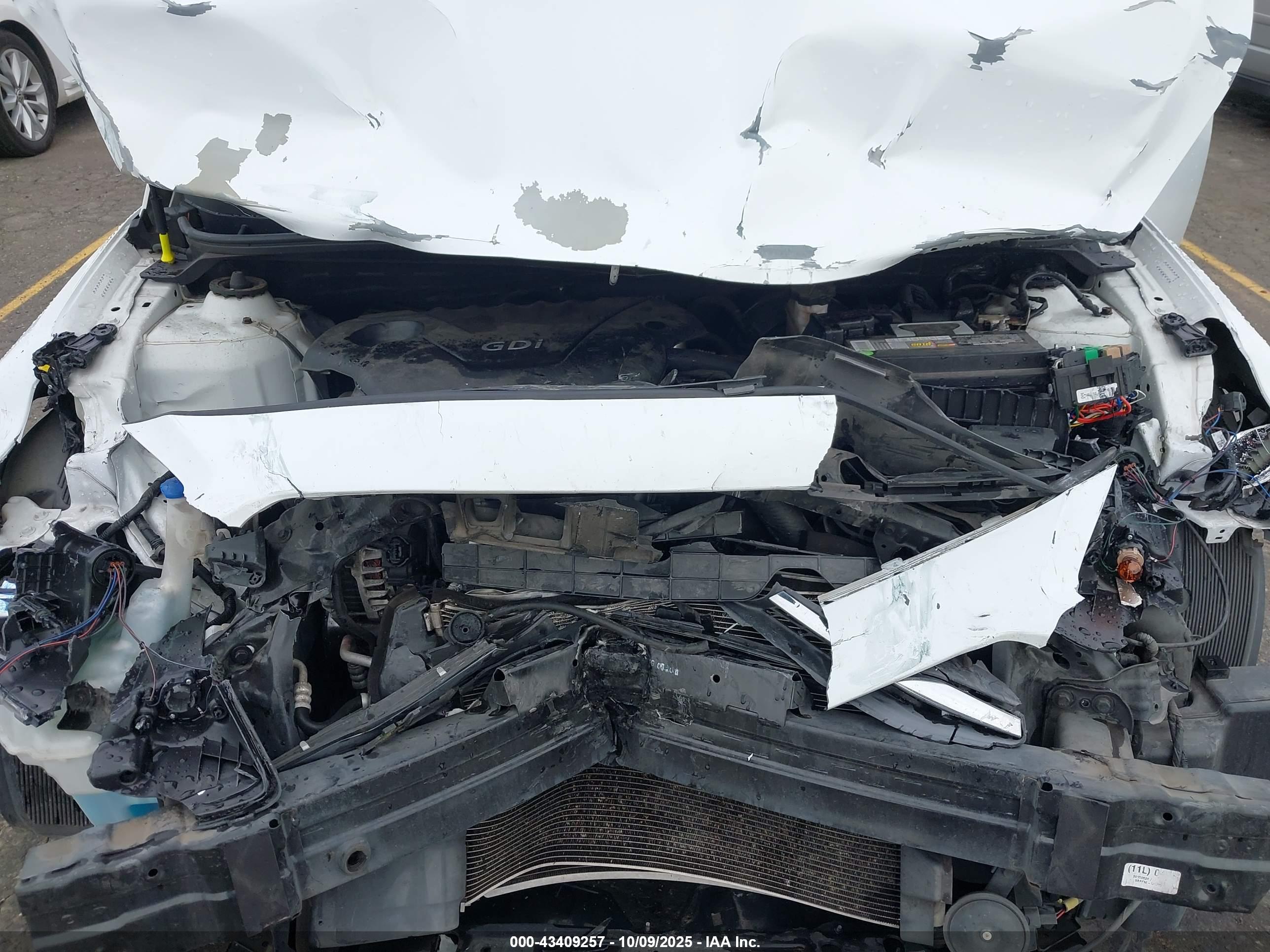 HYUNDAI ACCENT image 10