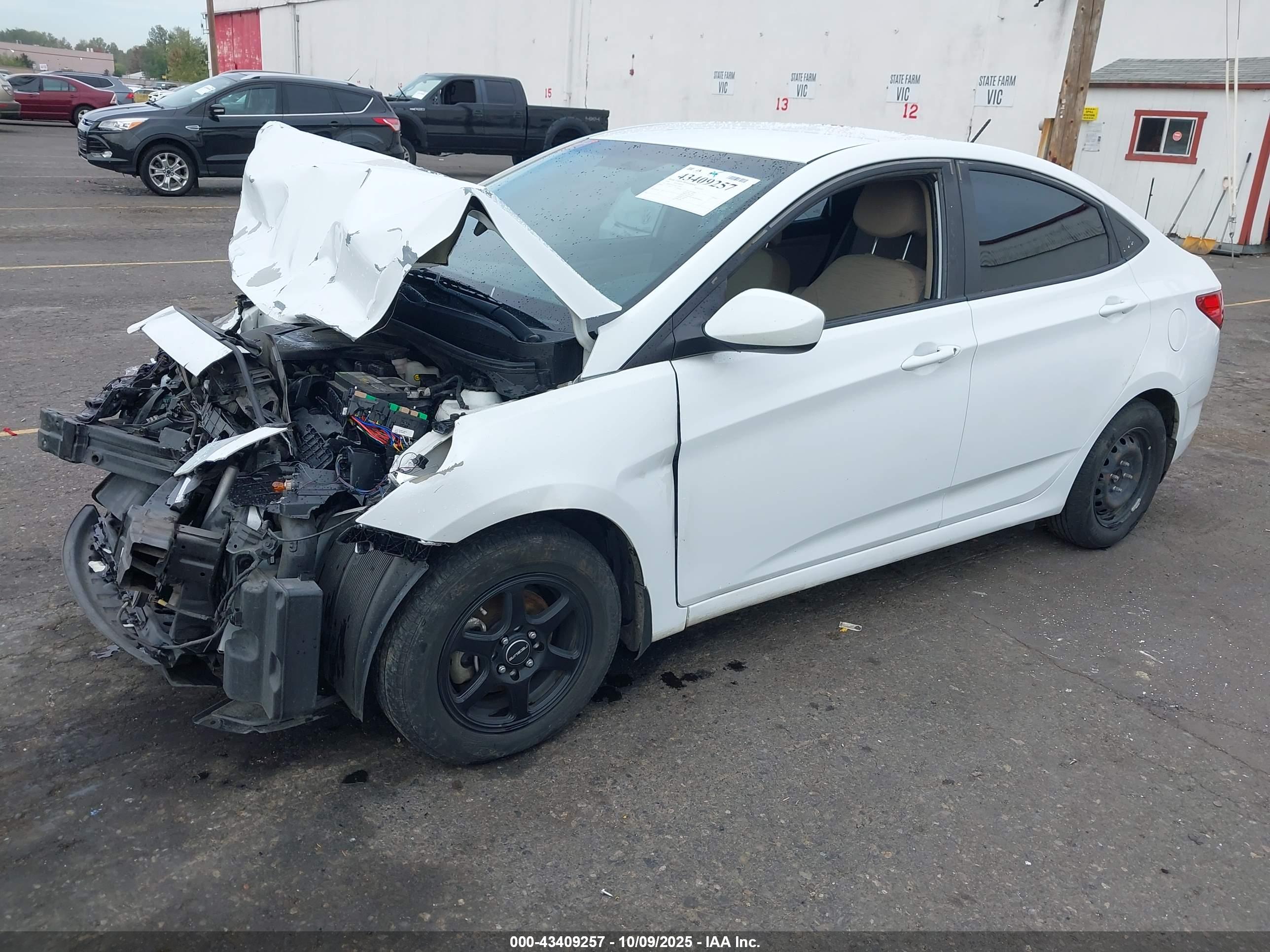 HYUNDAI ACCENT image 2