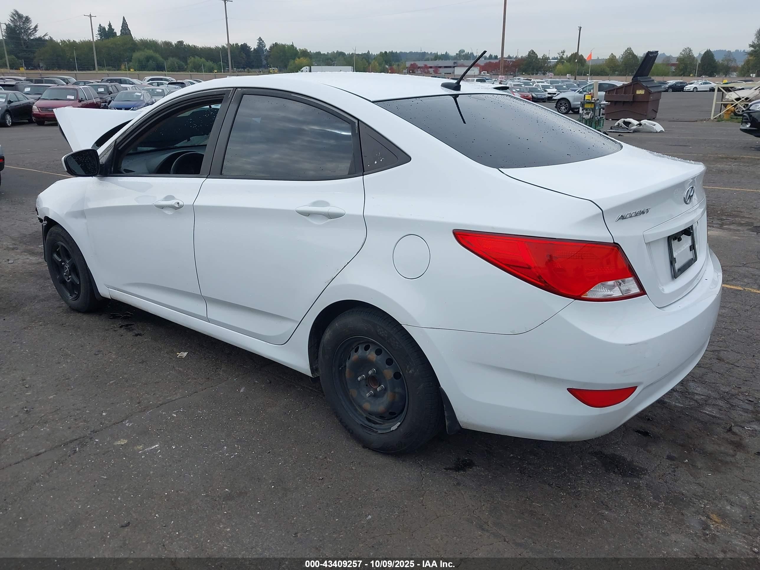 HYUNDAI ACCENT image 3