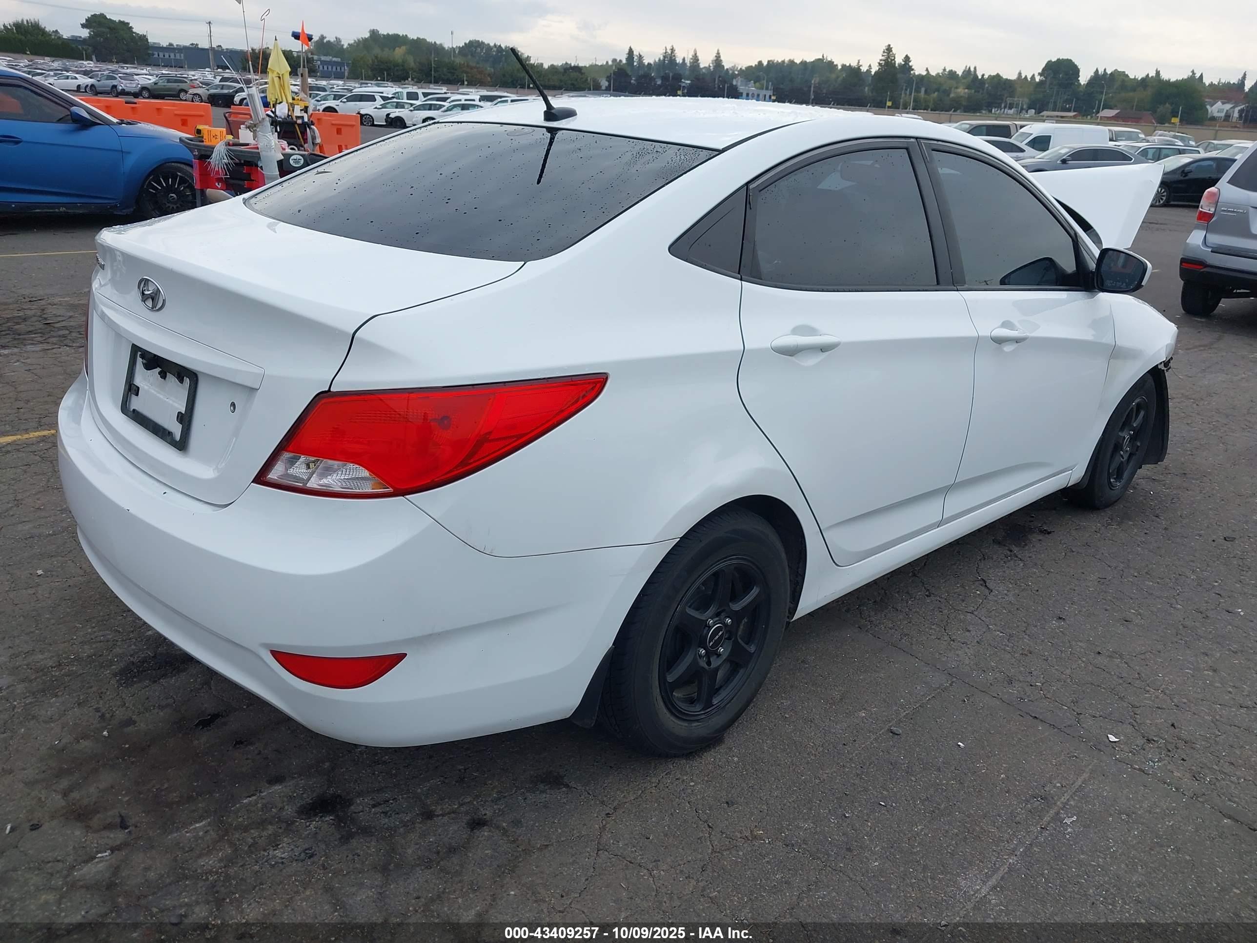 HYUNDAI ACCENT image 4