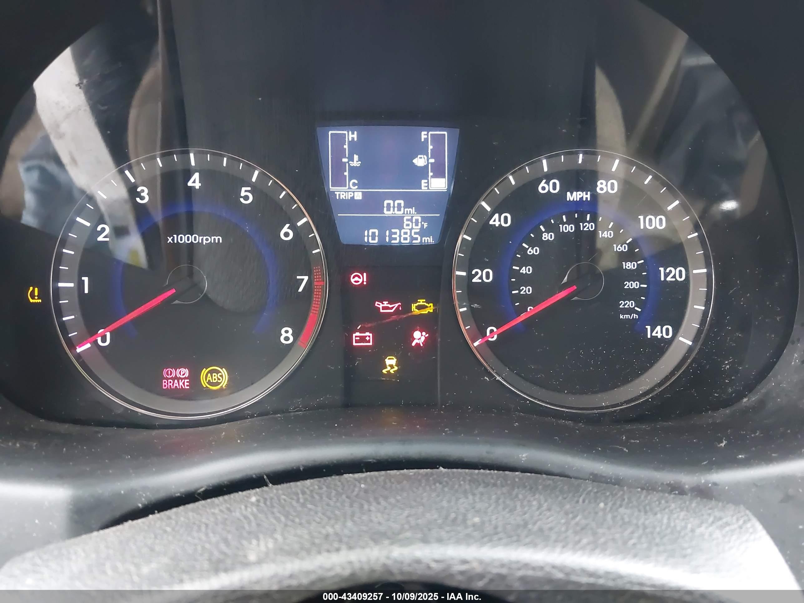 HYUNDAI ACCENT image 7
