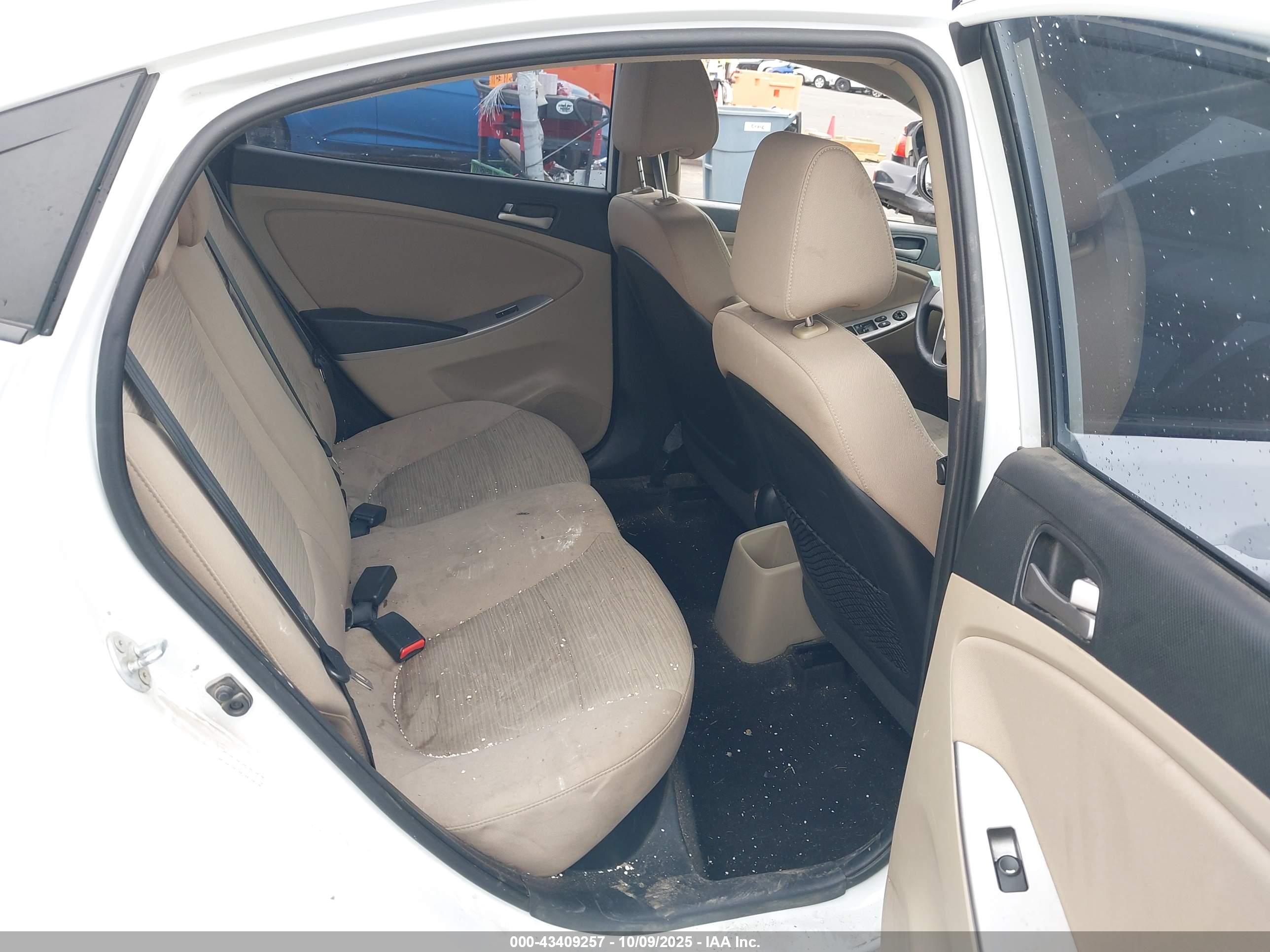HYUNDAI ACCENT image 8