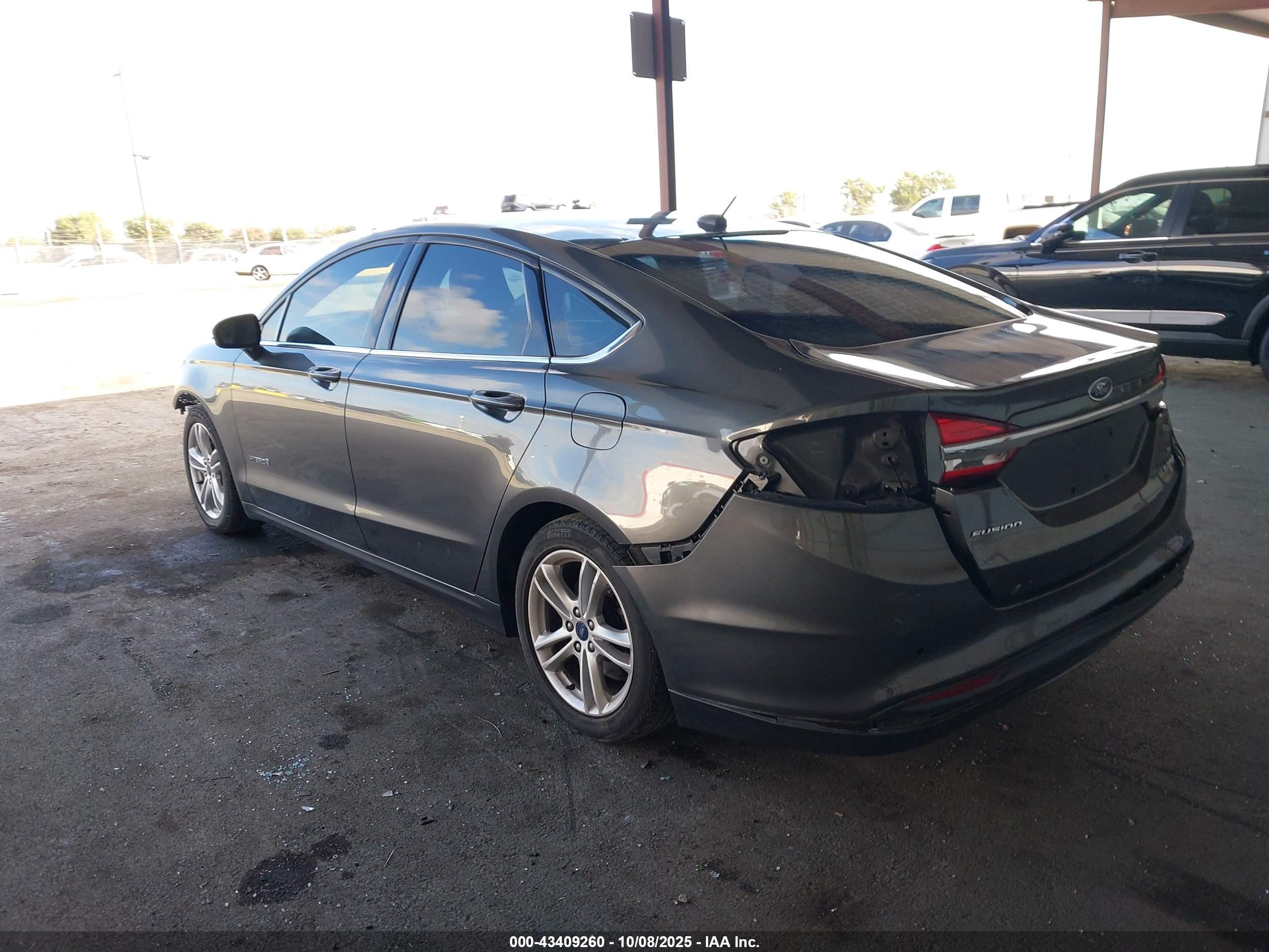 FORD FUSION image 3