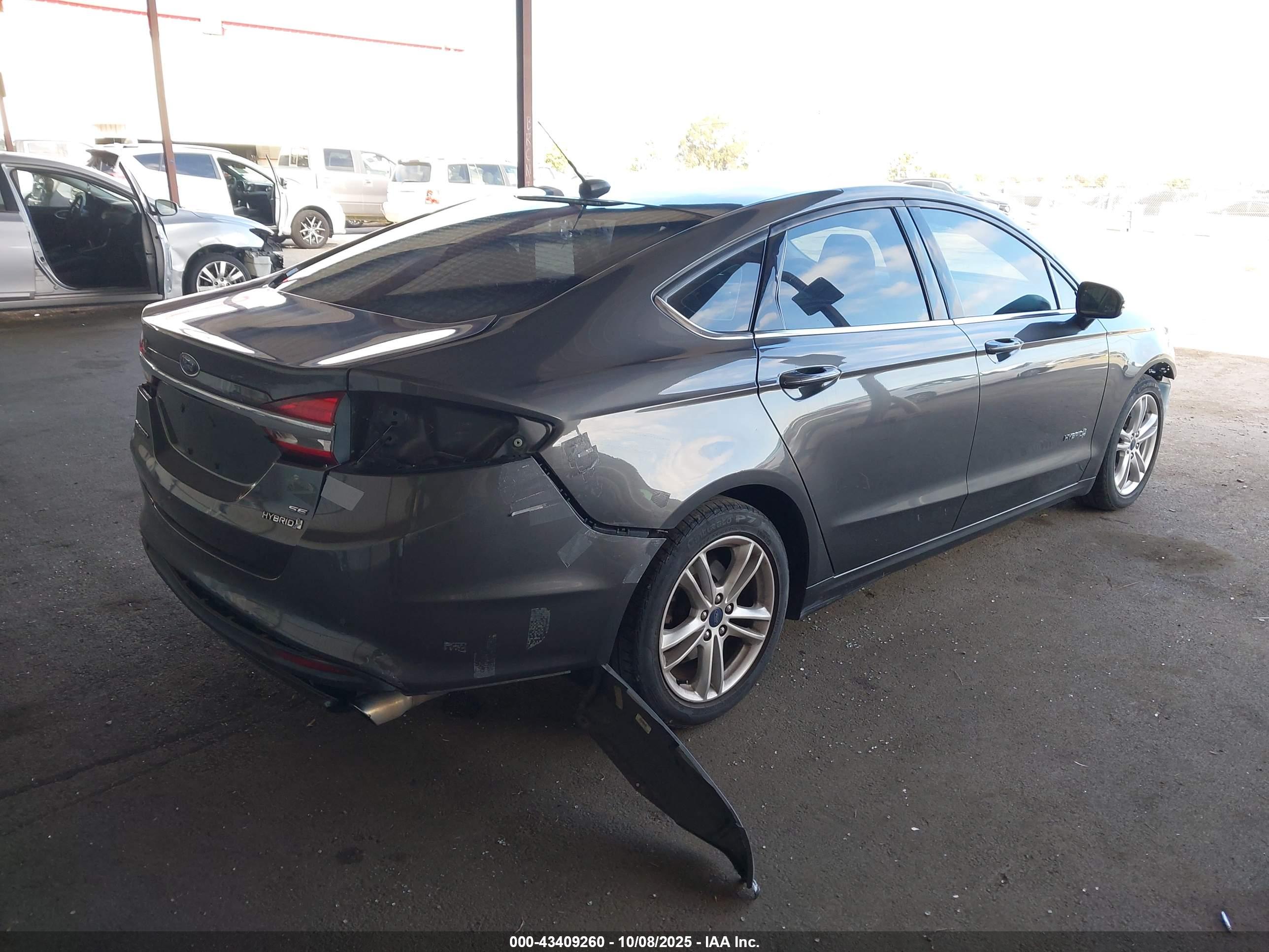 FORD FUSION image 4