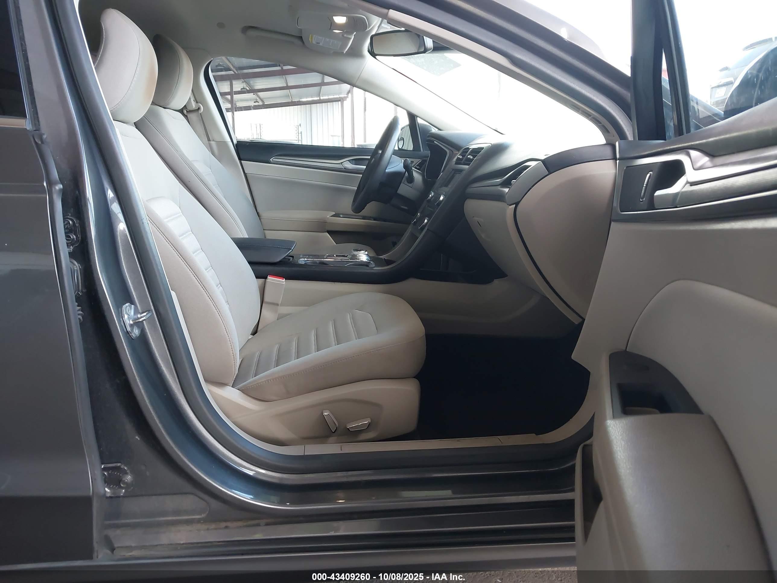 FORD FUSION image 5