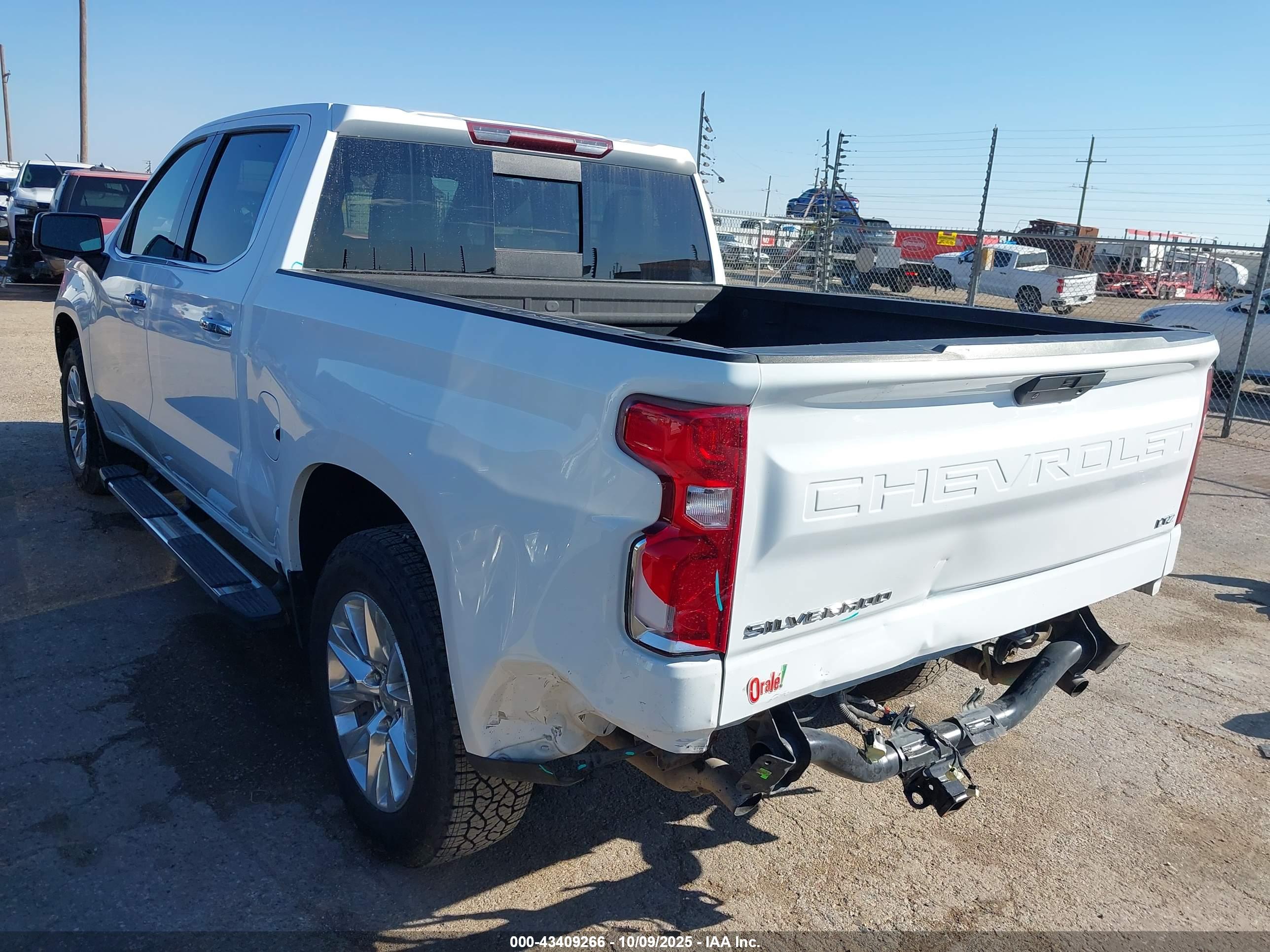 CHEVROLET SILVERADO image 3