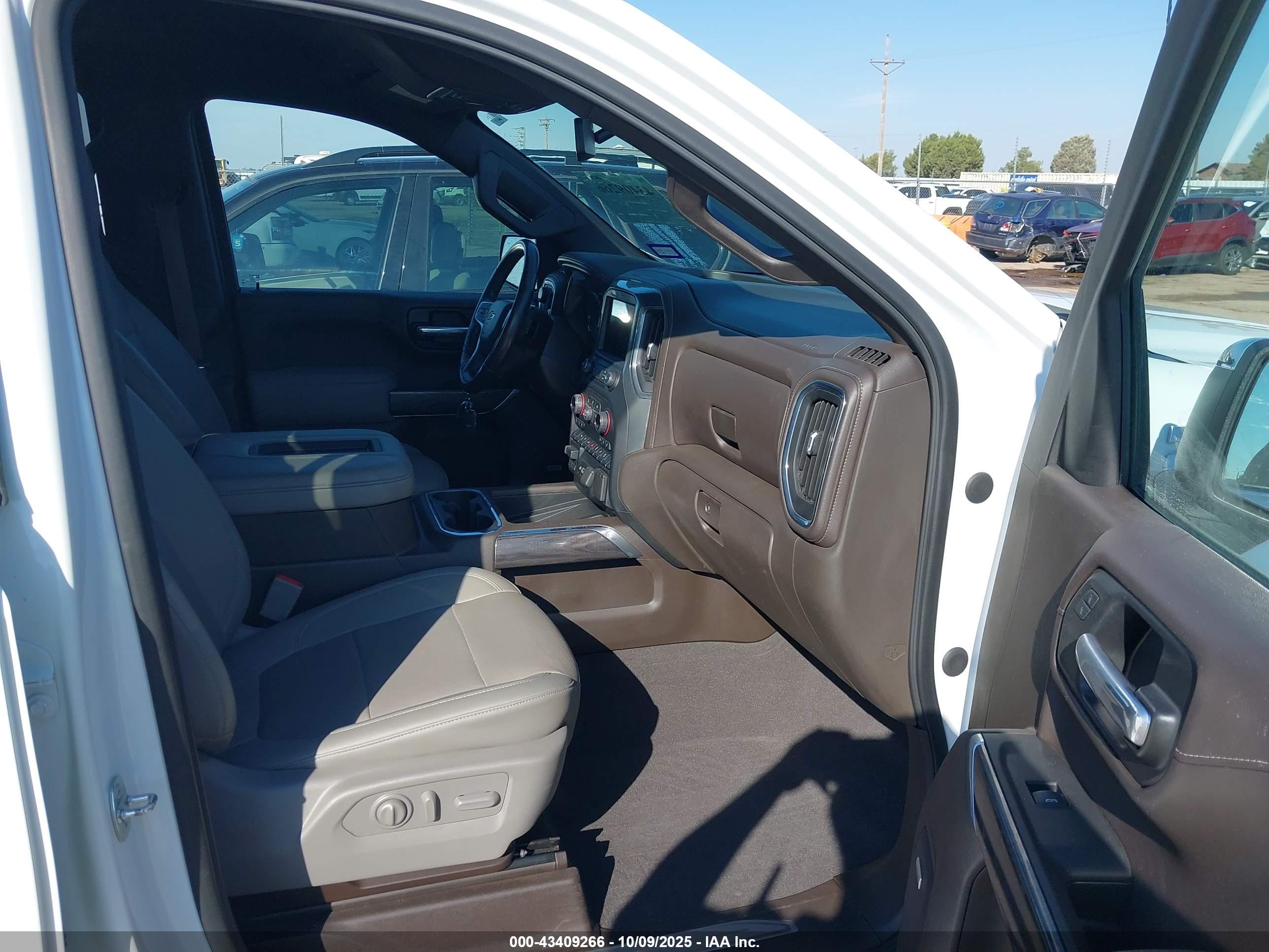 CHEVROLET SILVERADO image 5