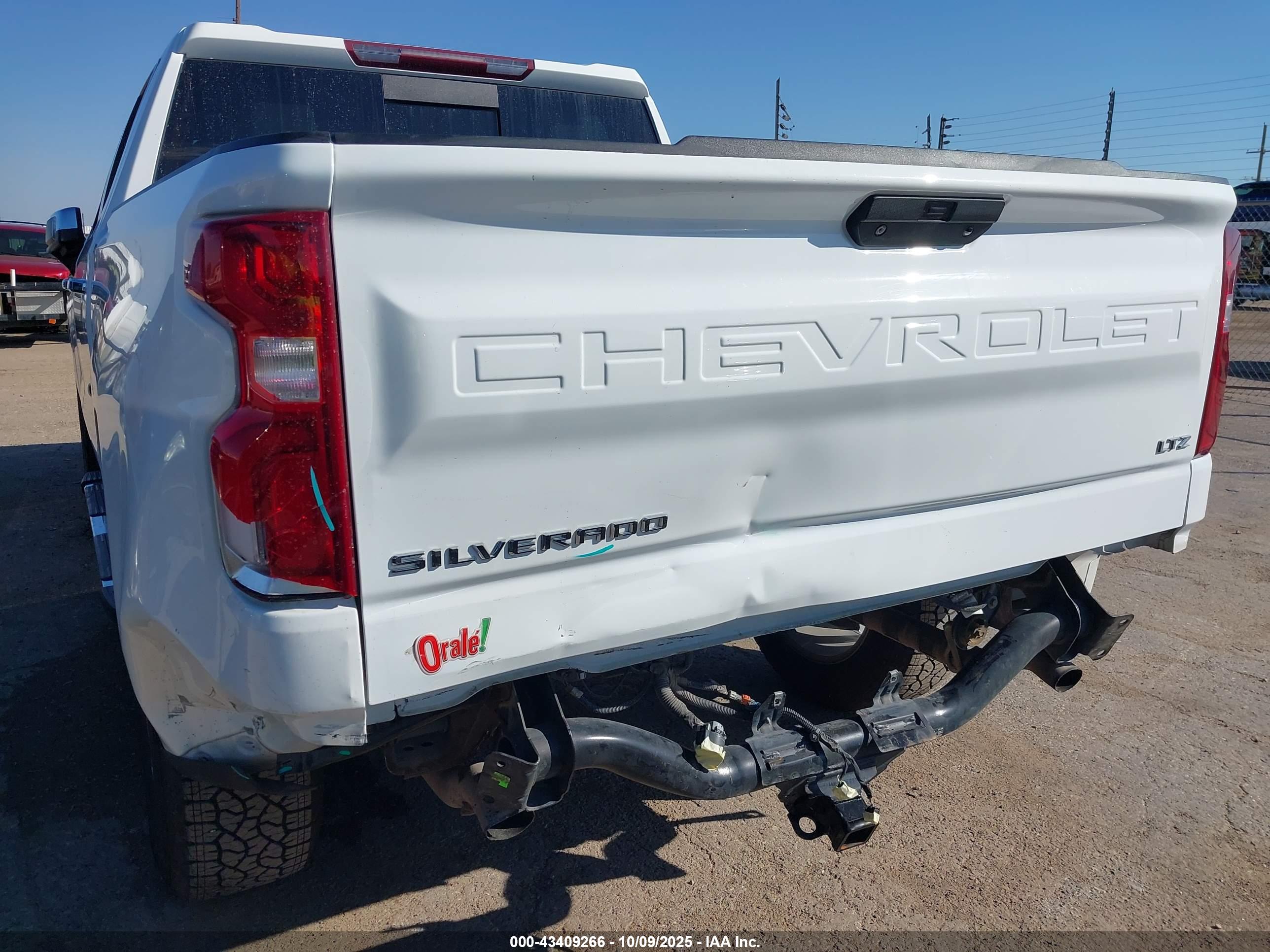 CHEVROLET SILVERADO image 6