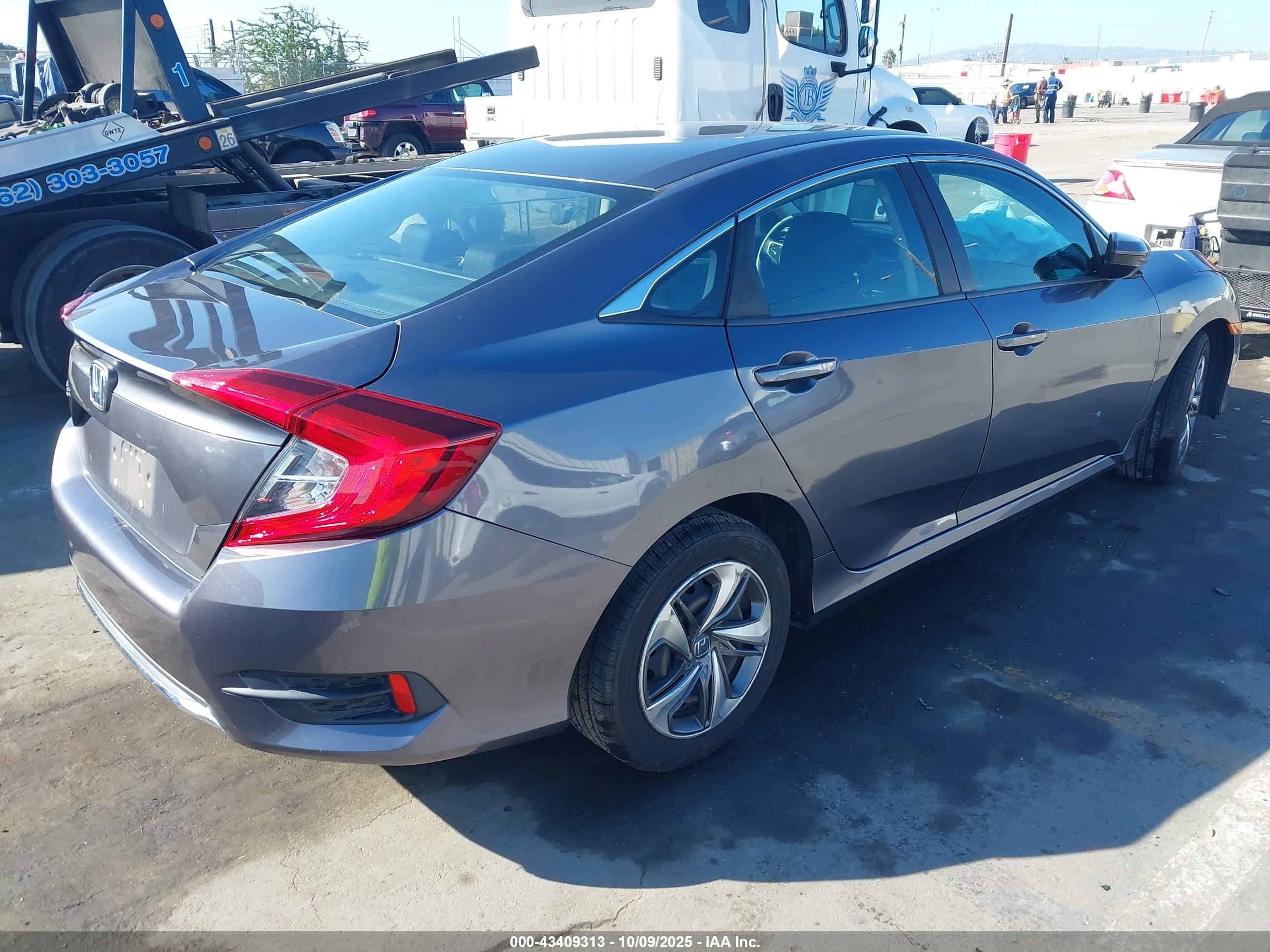 HONDA CIVIC image 4
