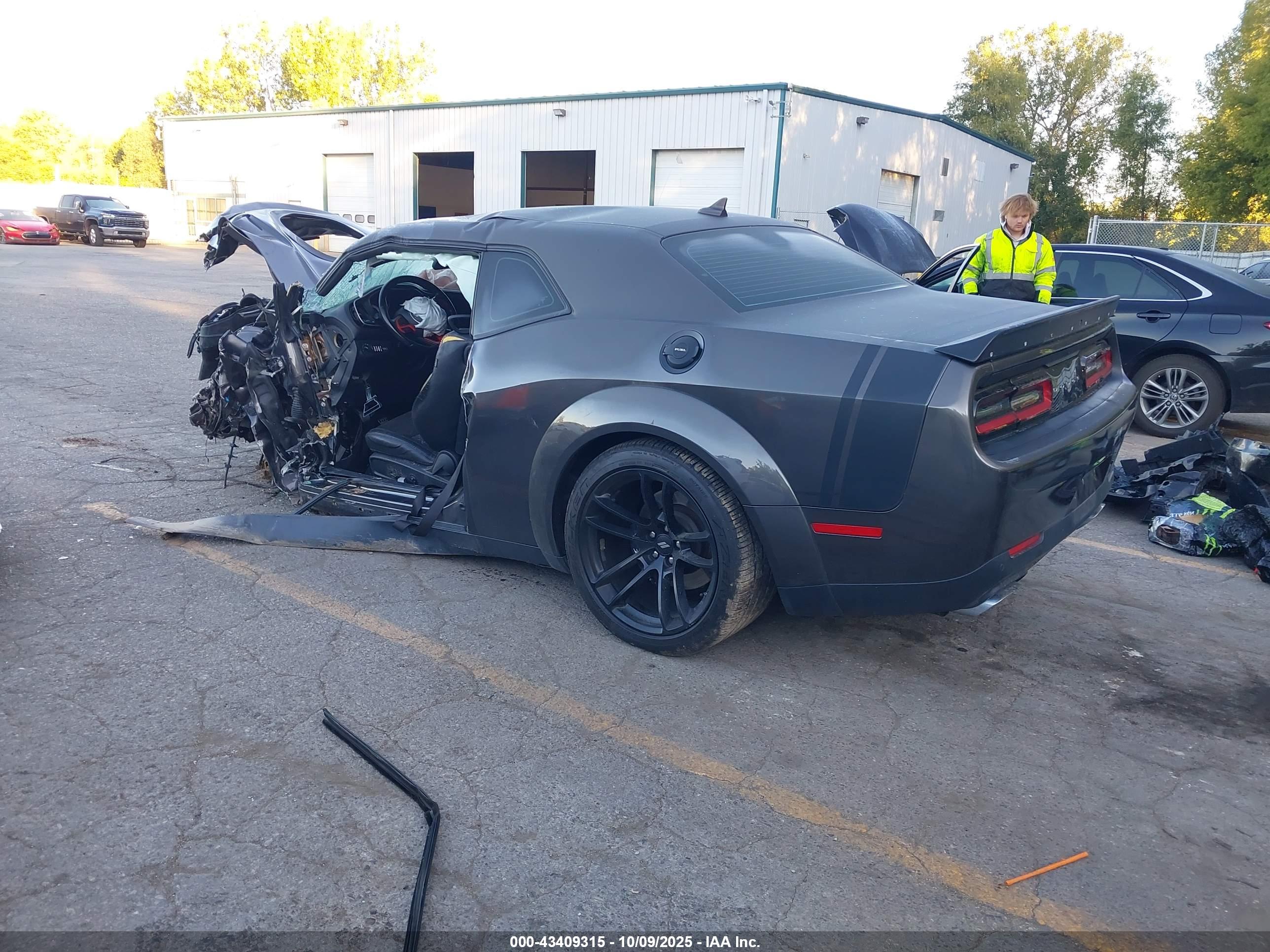DODGE CHALLENGER image 3