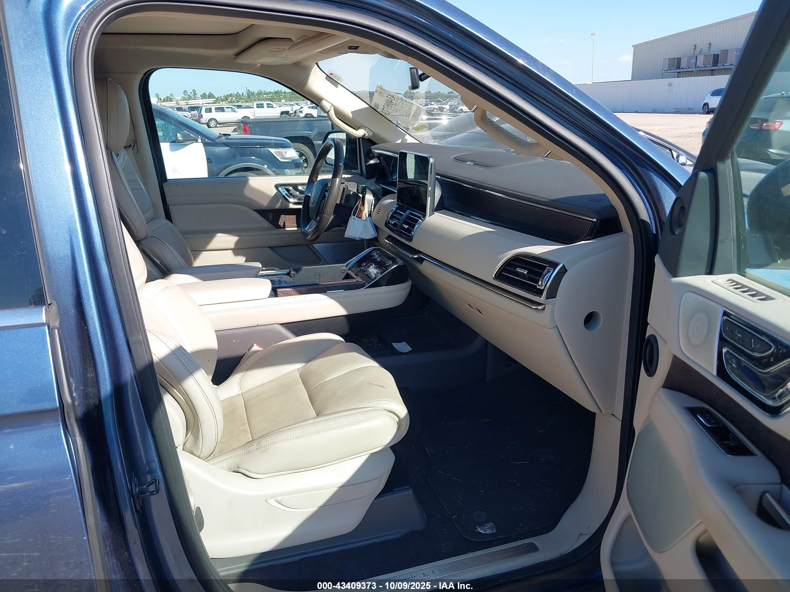LINCOLN NAVIGATOR image 5