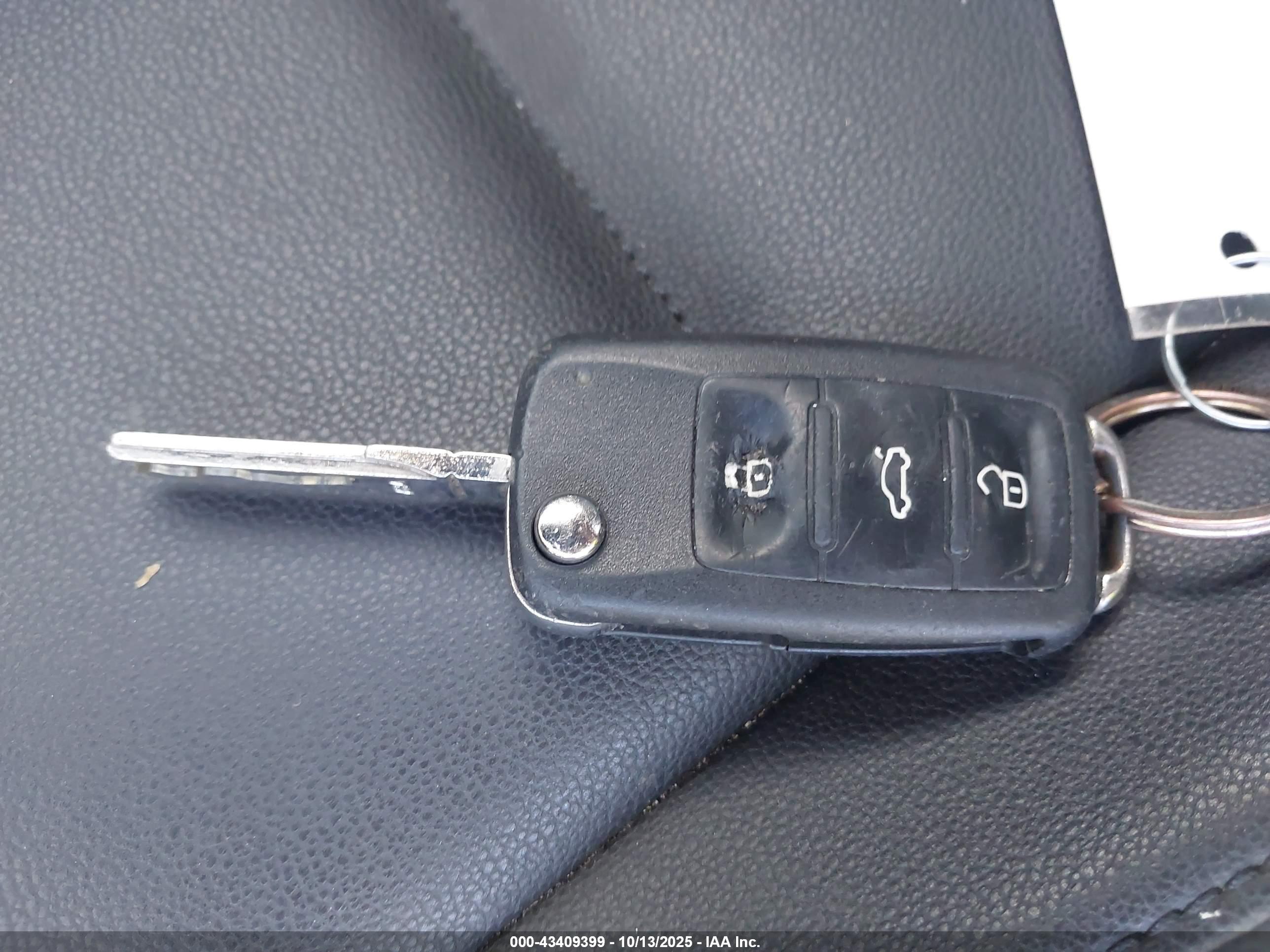 VOLKSWAGEN BEETLE image 11
