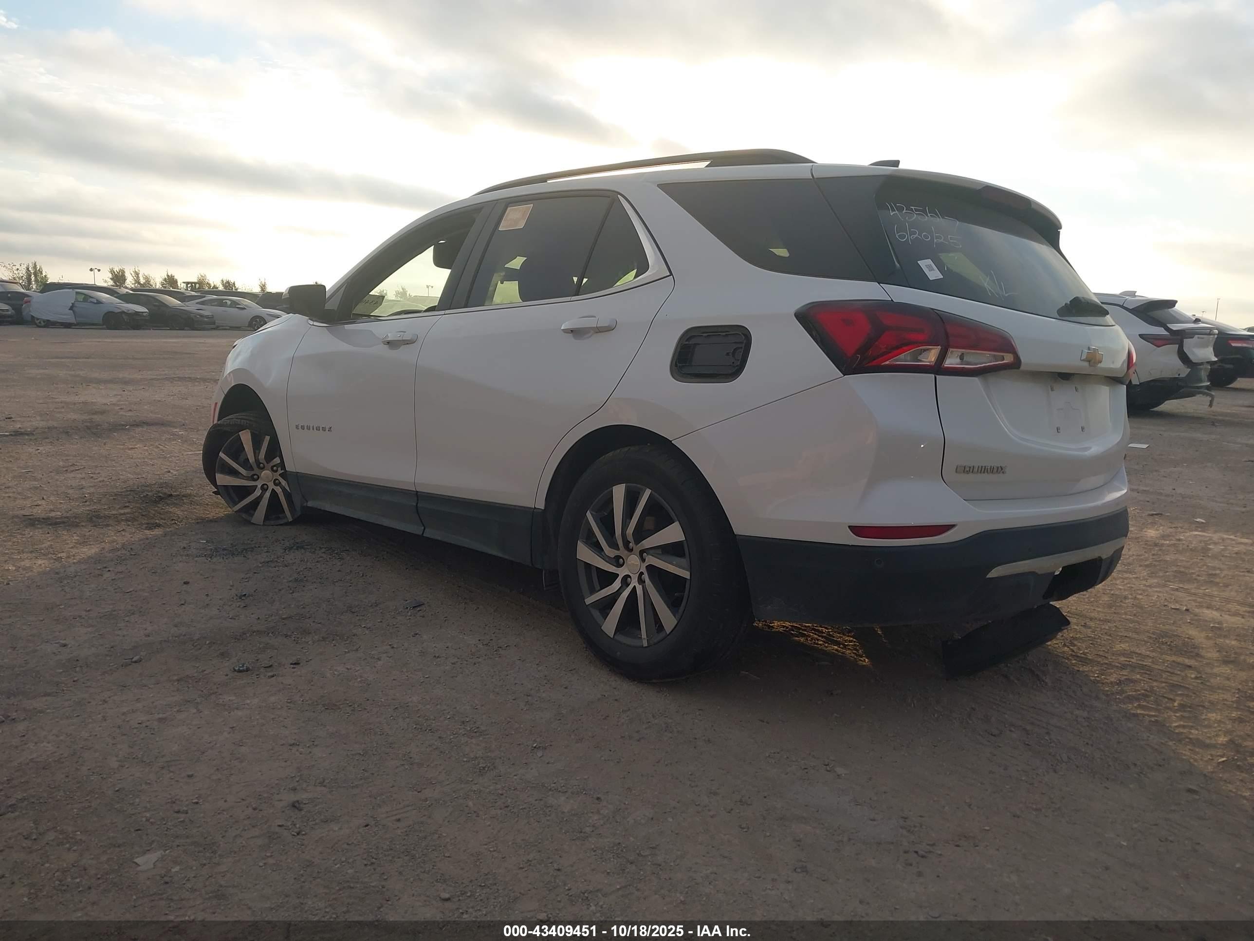 CHEVROLET EQUINOX image 3