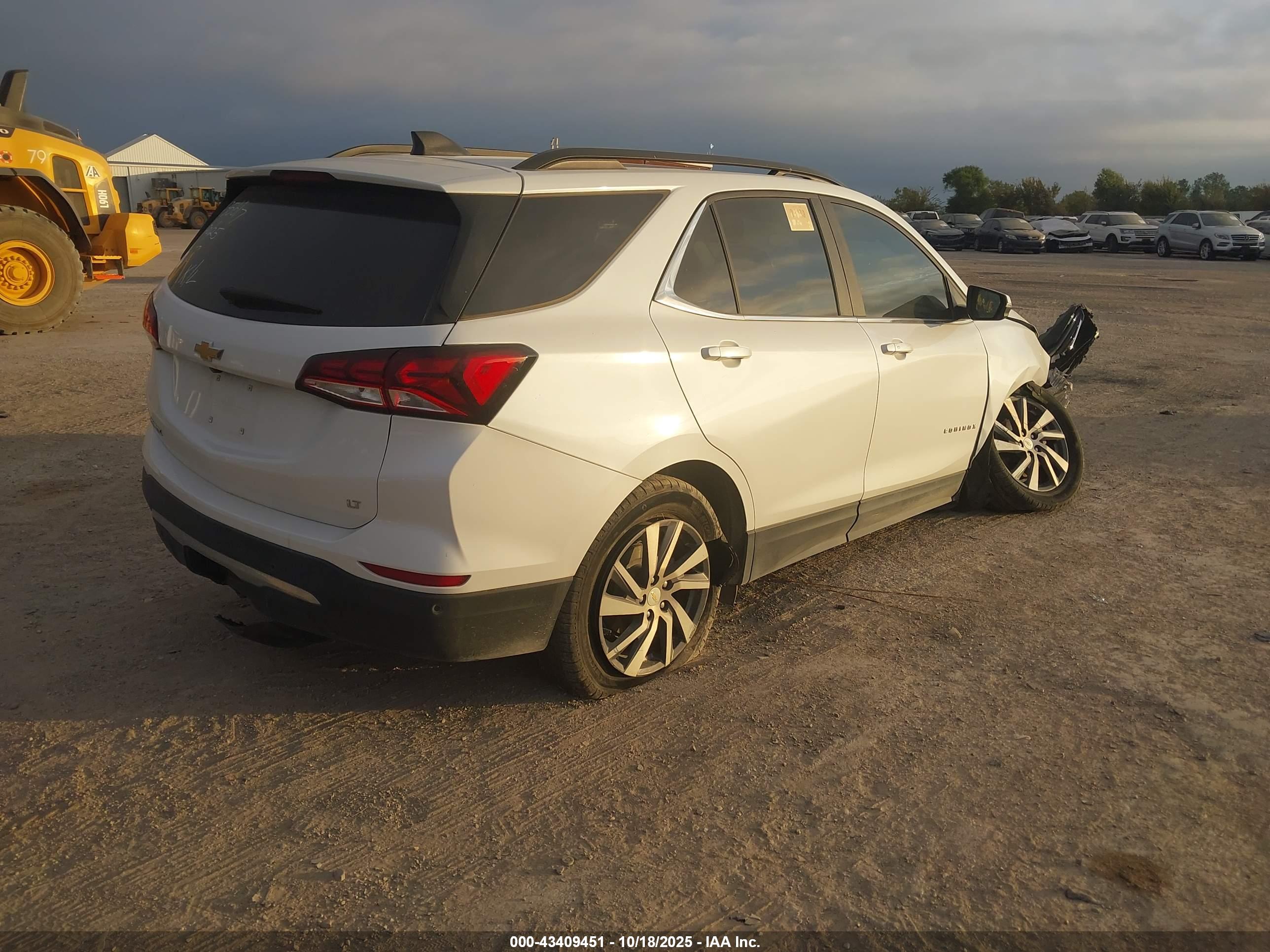 CHEVROLET EQUINOX image 4