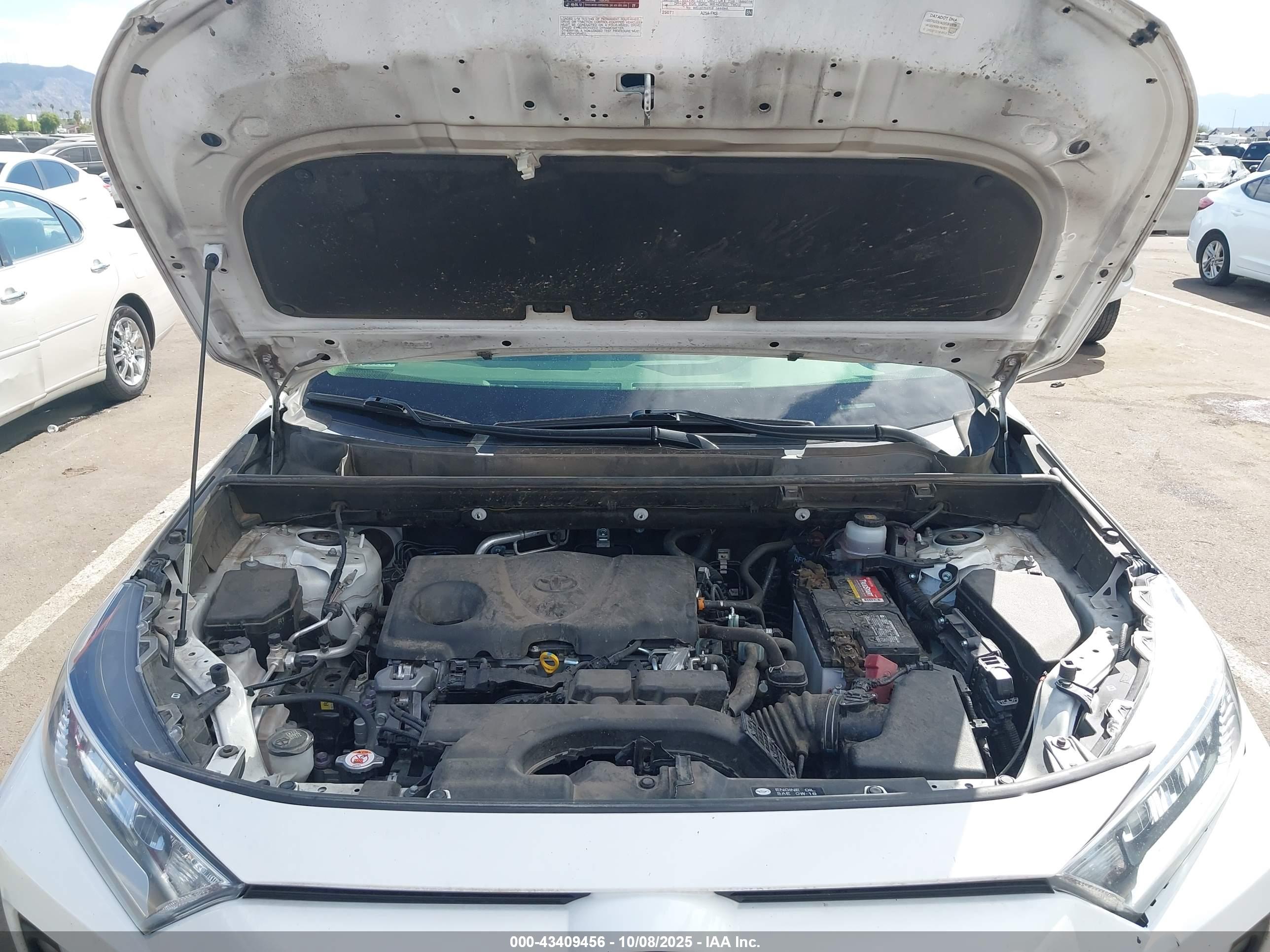 TOYOTA RAV4 image 10