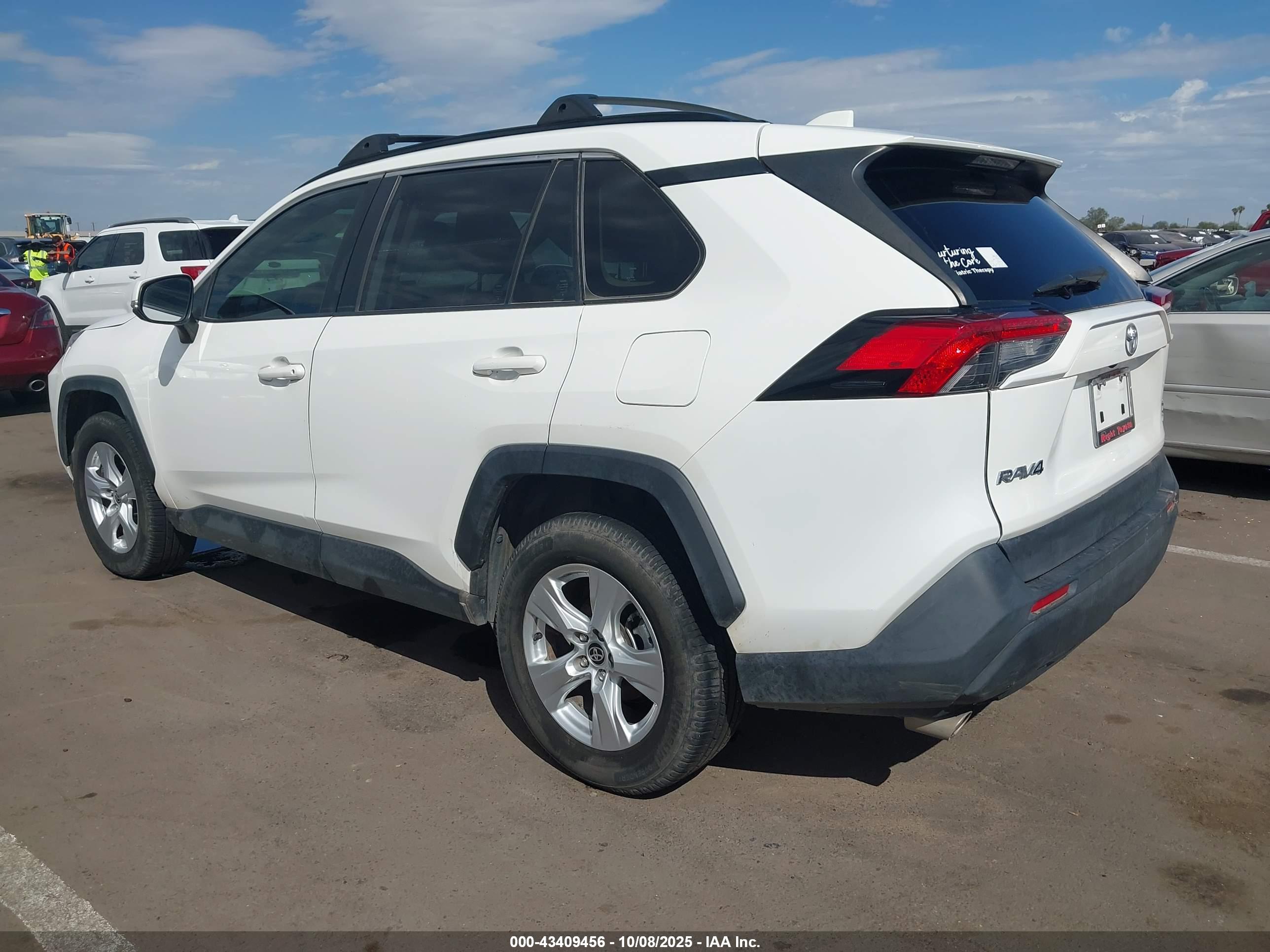 TOYOTA RAV4 image 3