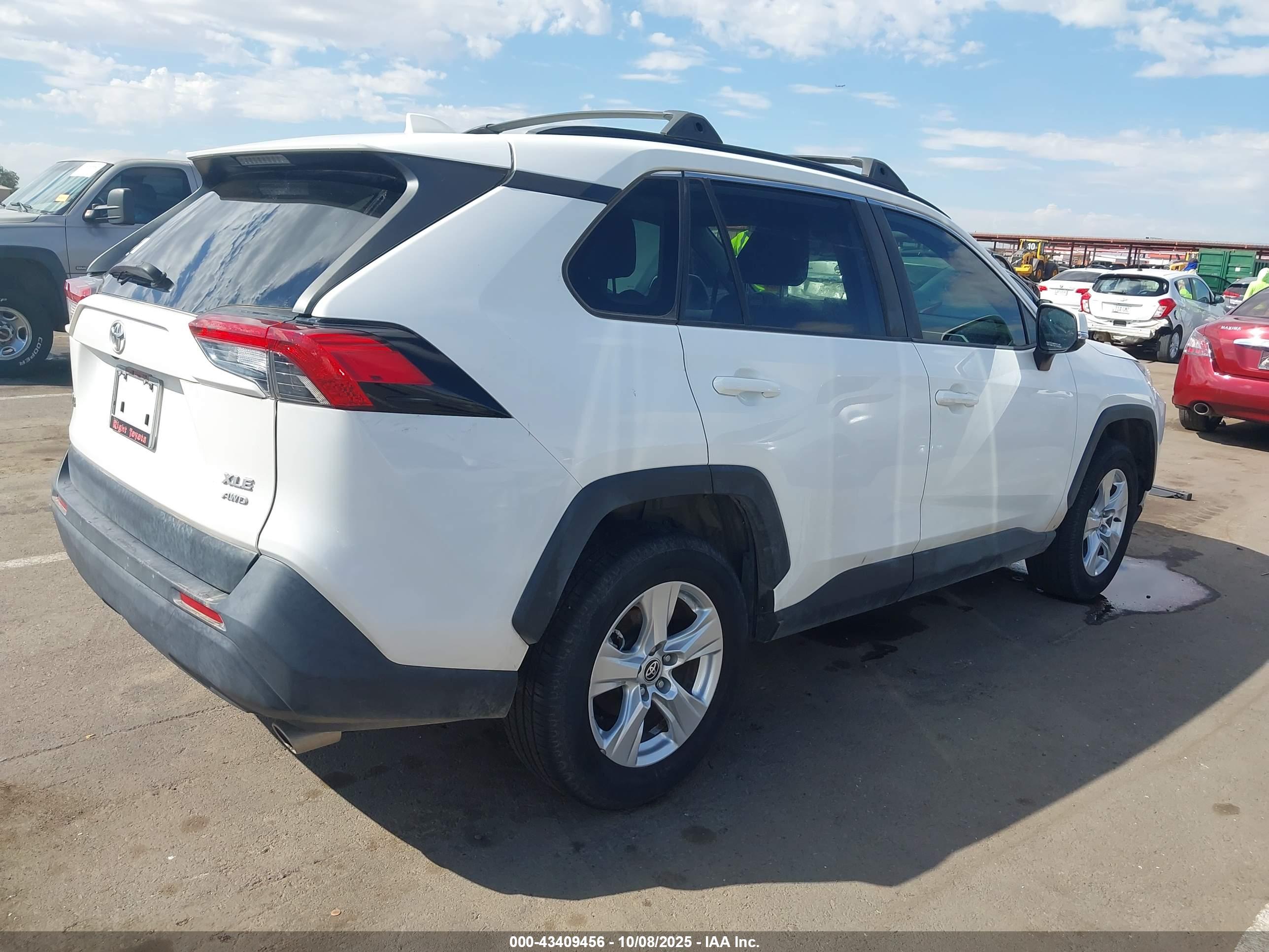 TOYOTA RAV4 image 4