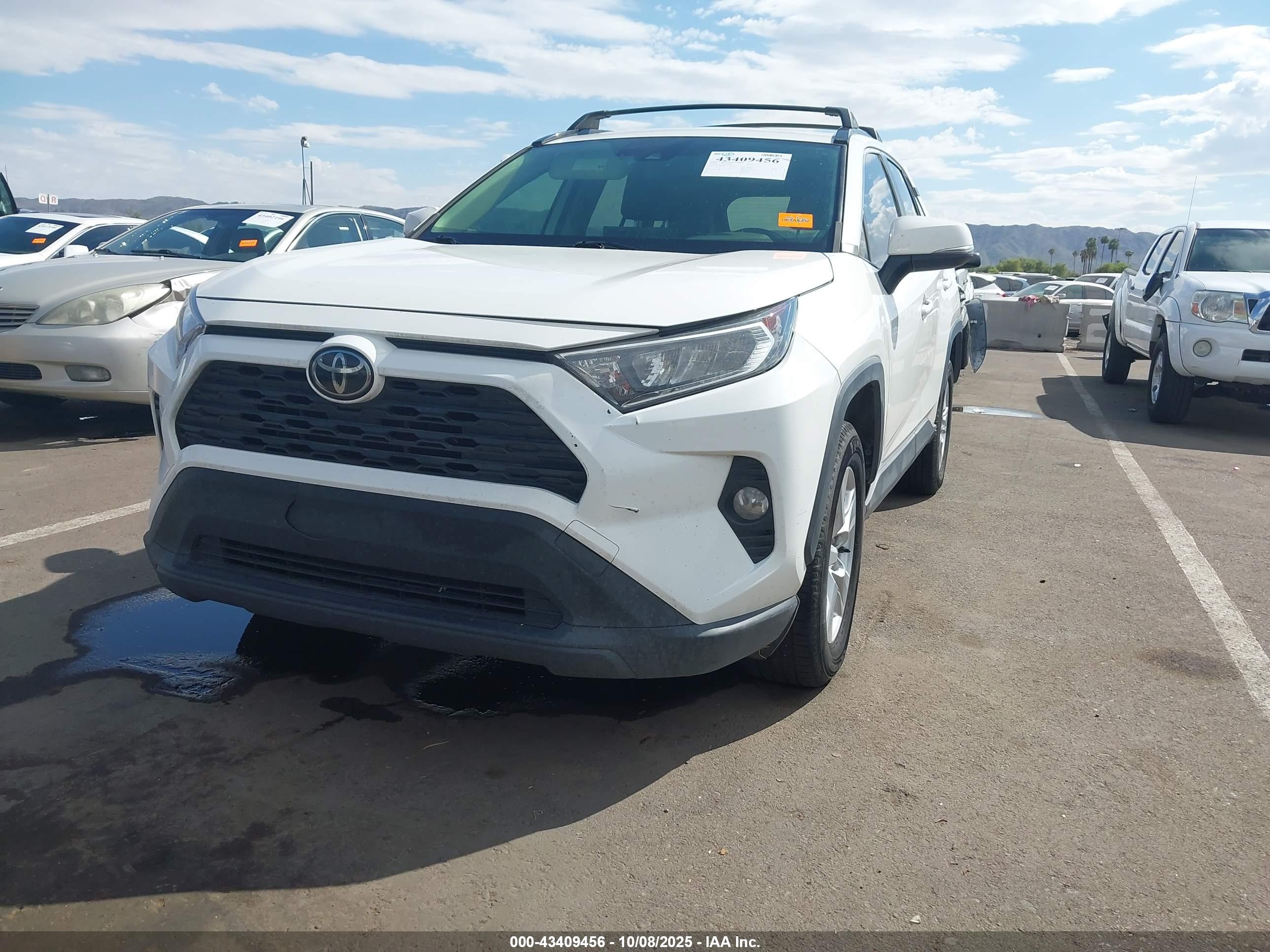 TOYOTA RAV4 image 6