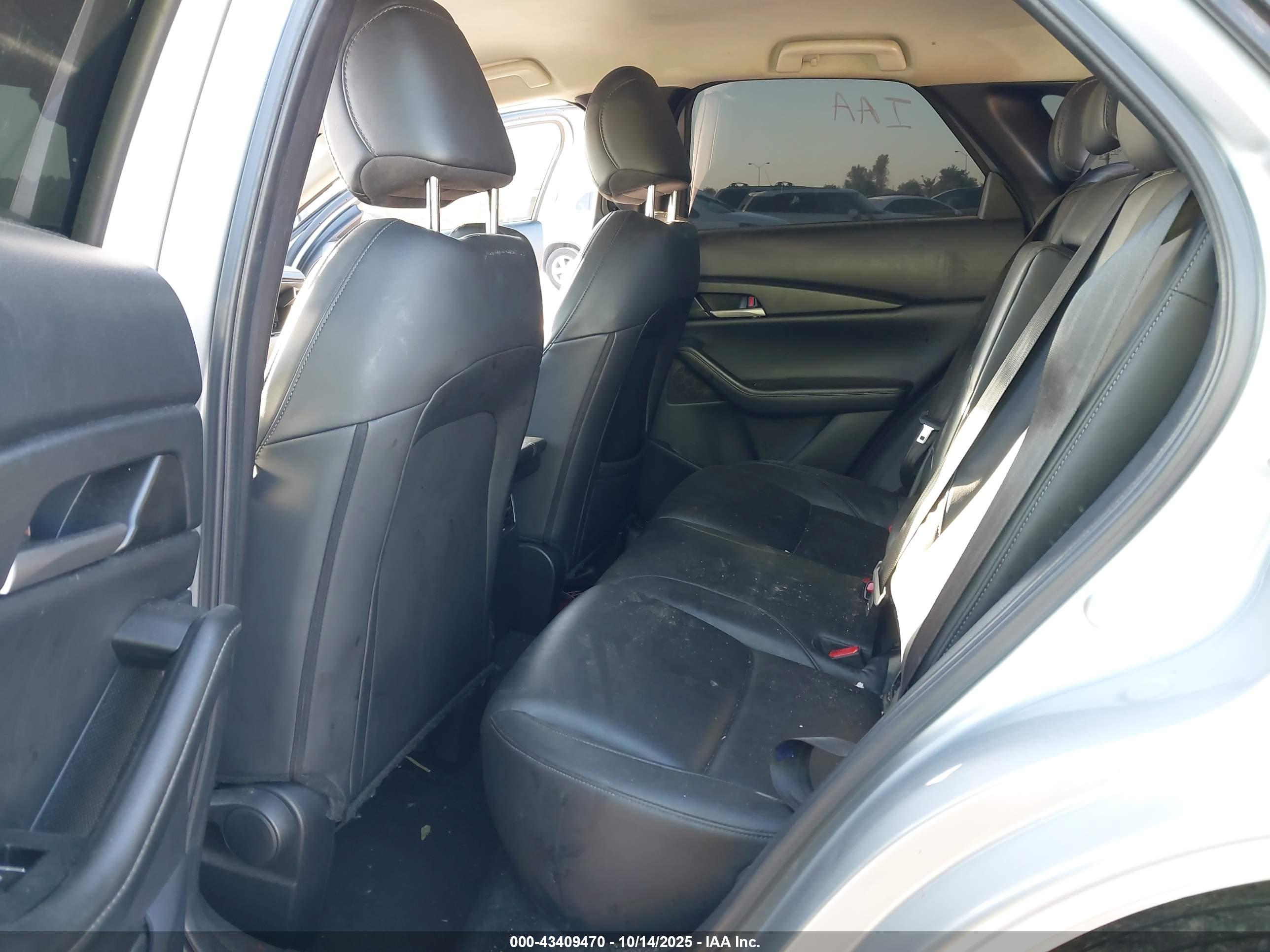 MAZDA CX-30 image 8