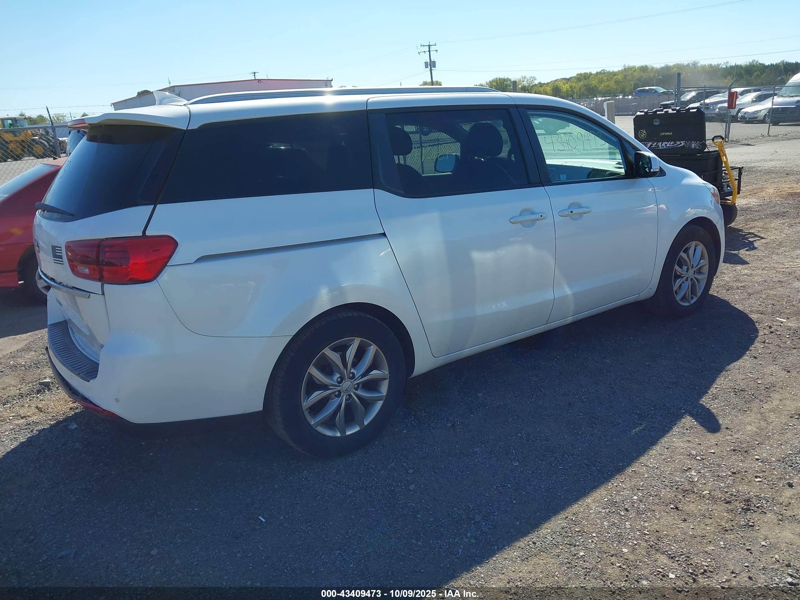 KIA SEDONA image 4
