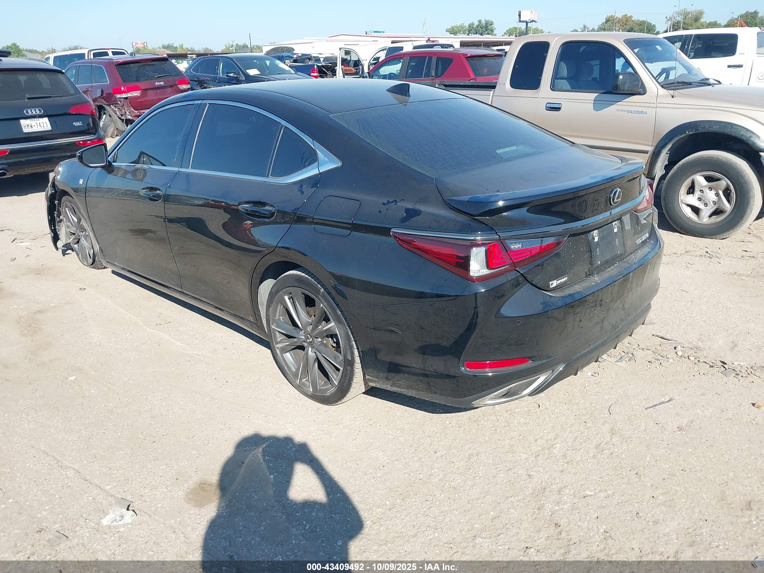 LEXUS ES image 3