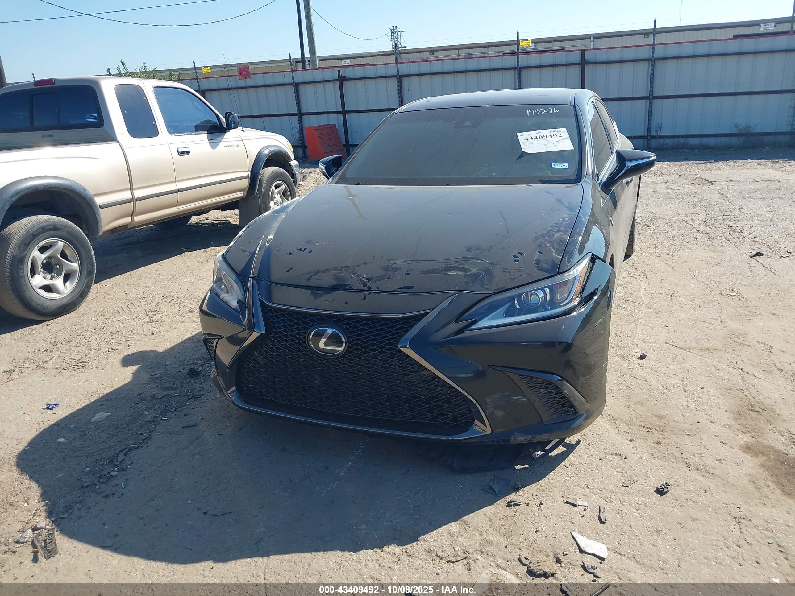 LEXUS ES image 6