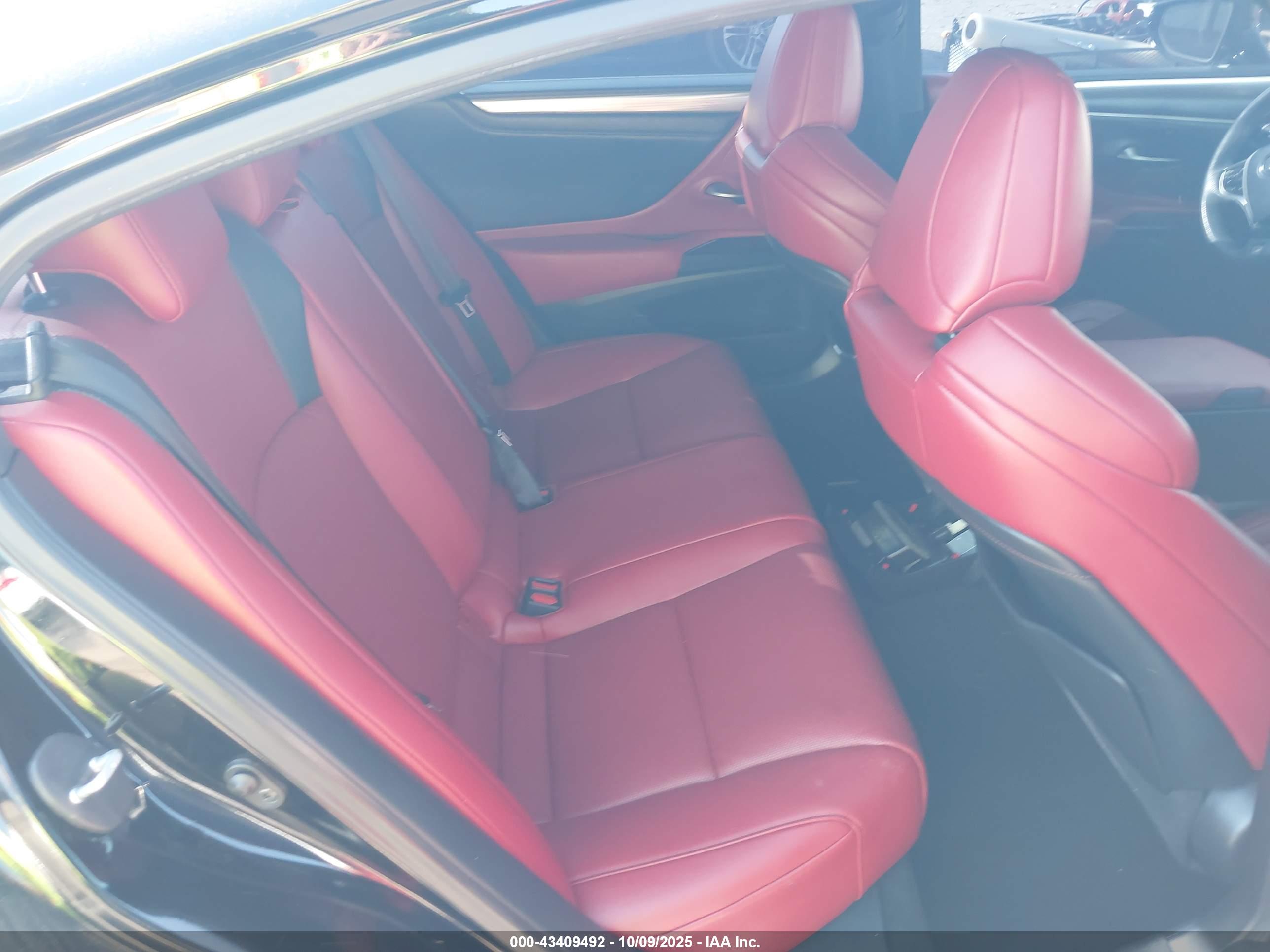 LEXUS ES image 8