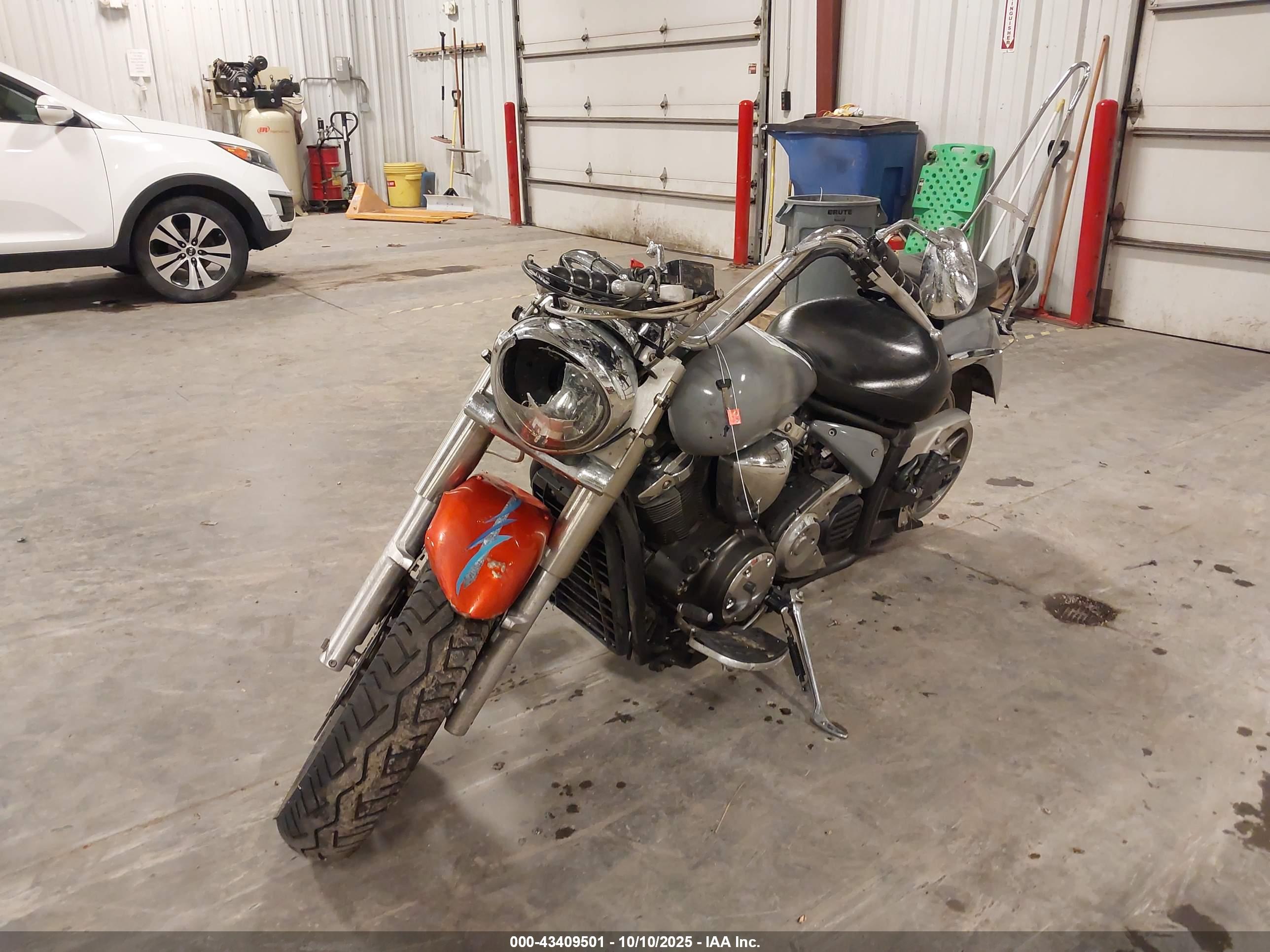 YAMAHA XVS1300 image 2