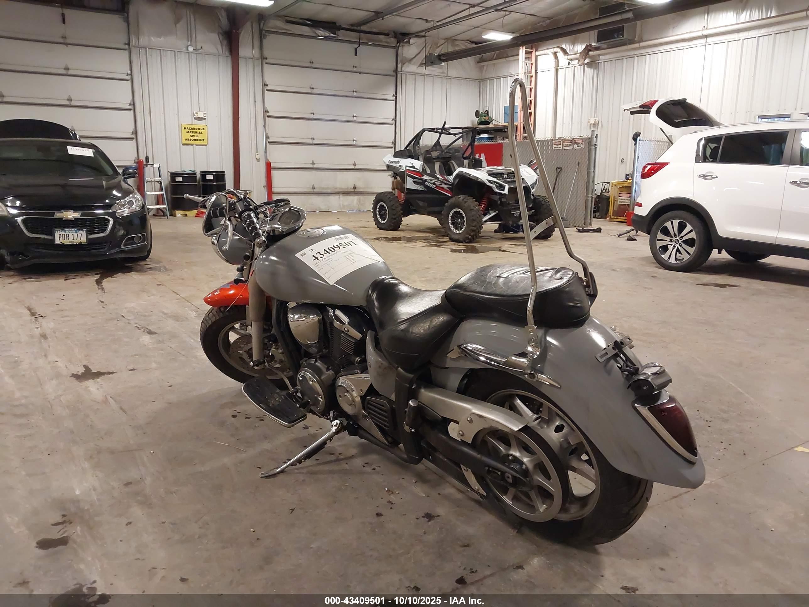 YAMAHA XVS1300 image 3