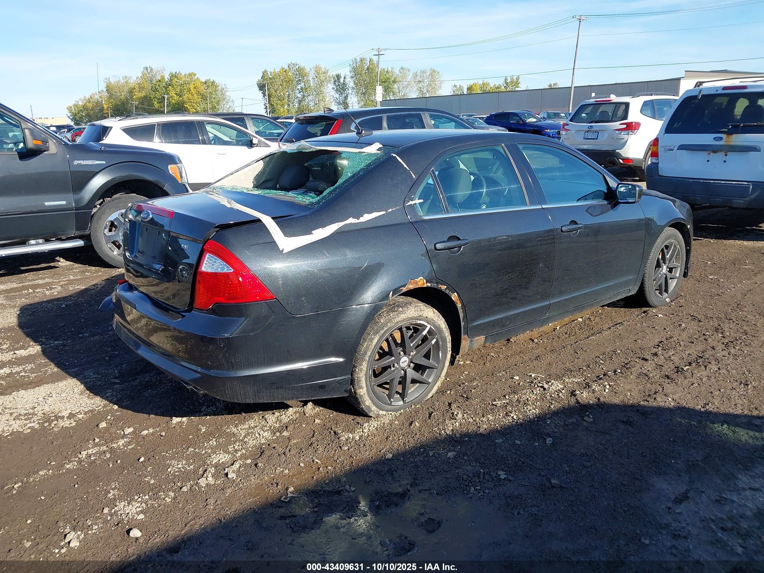 FORD FUSION image 4