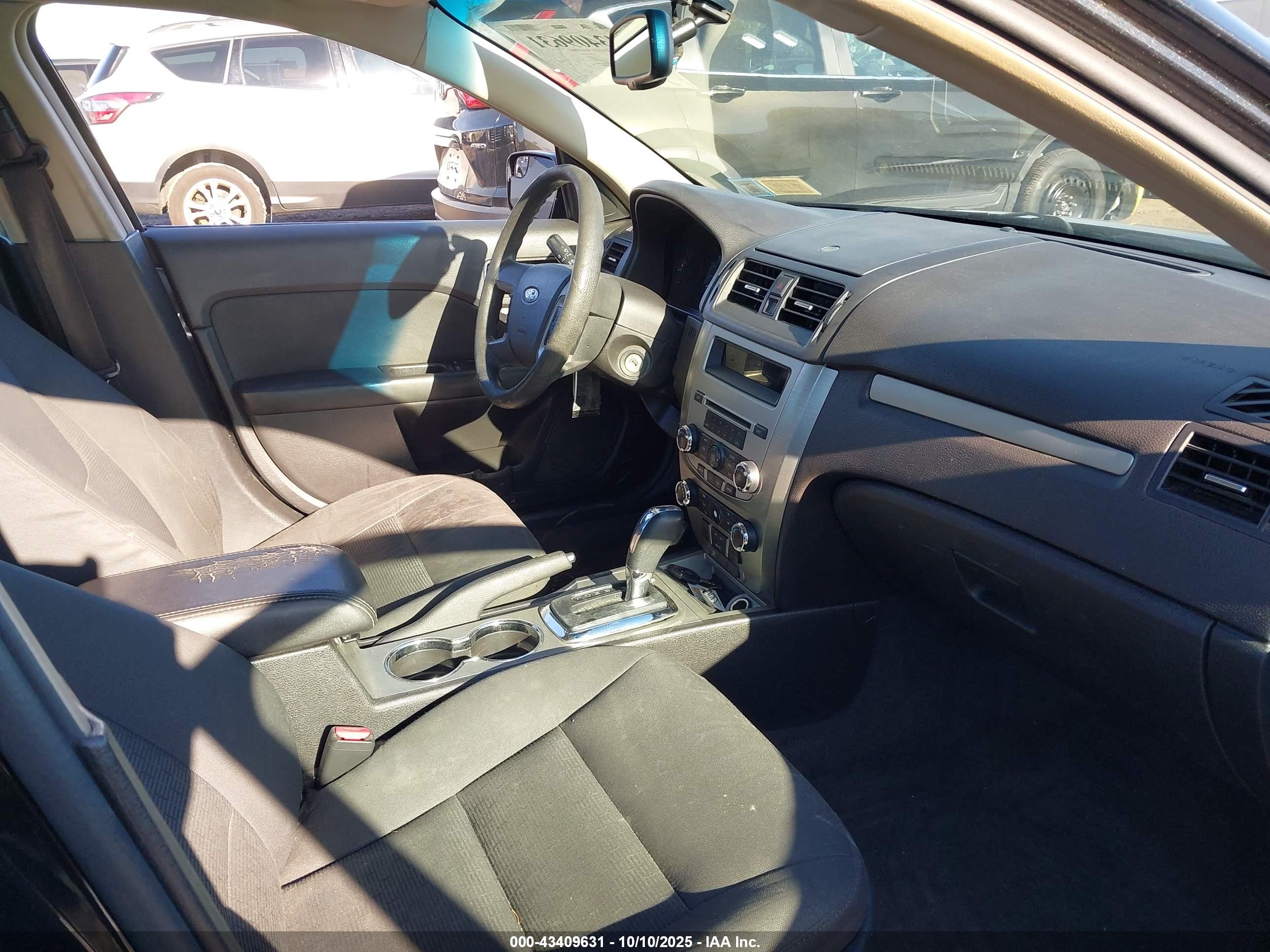 FORD FUSION image 5